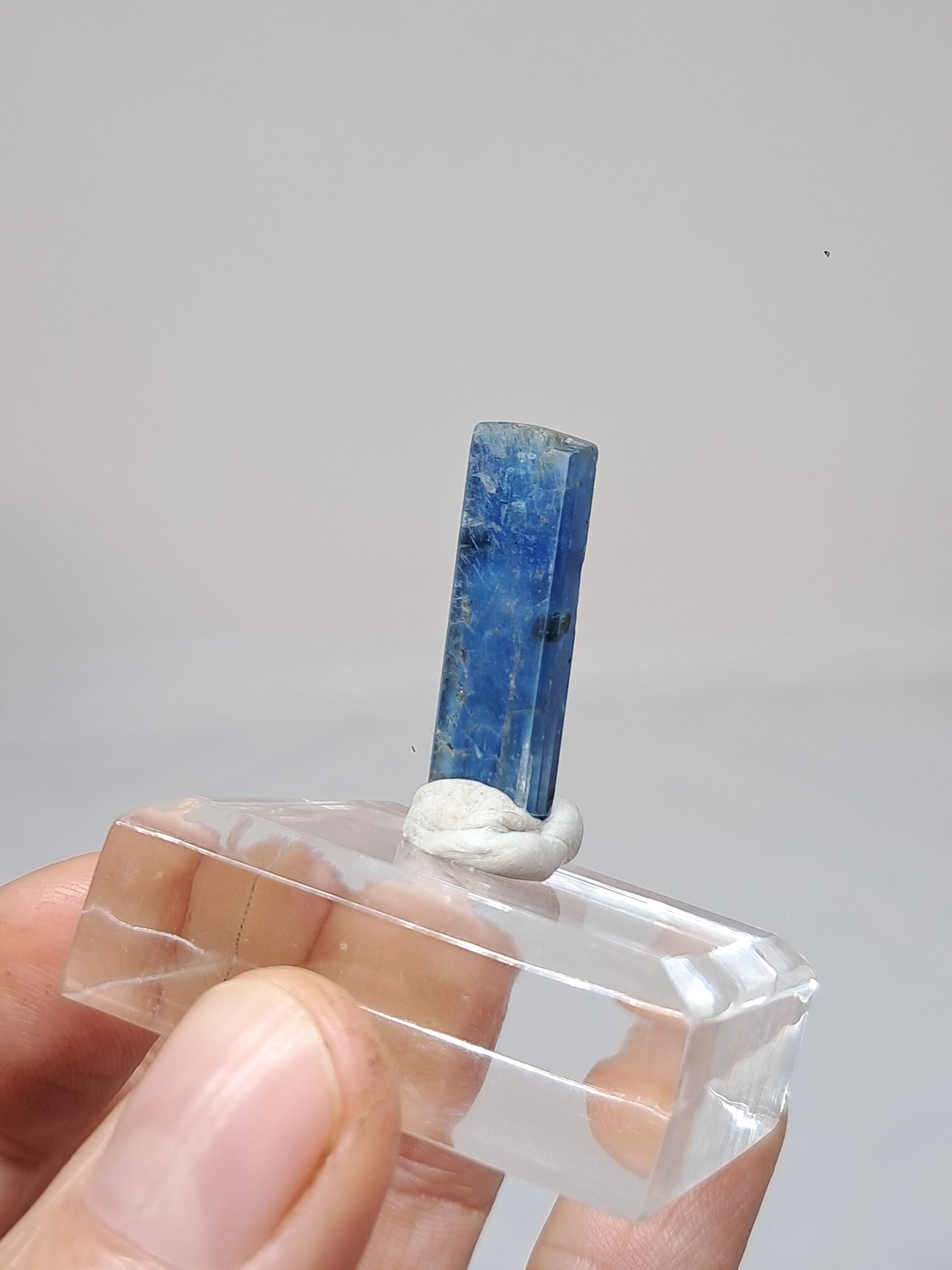 Cianita azul (Nepal) Cristal natural pulido n.° KY15