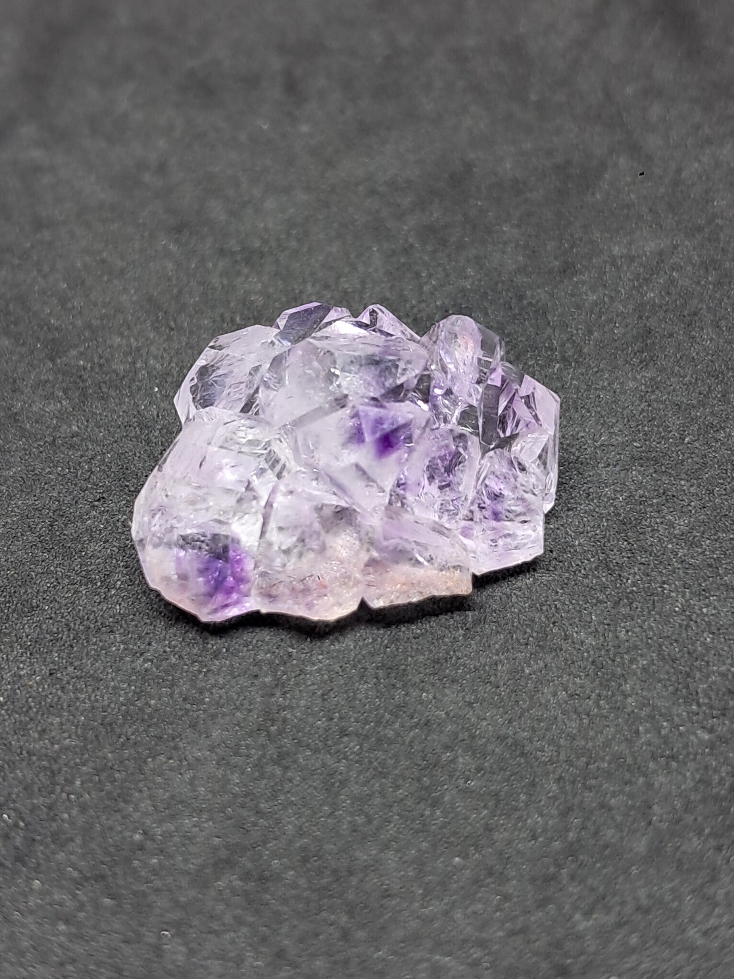 Cúmulo de cetro de amatista Karur (Karur) Cristal de cuarzo brillante | Piedra natural | Ejemplar mineral n.° KA77