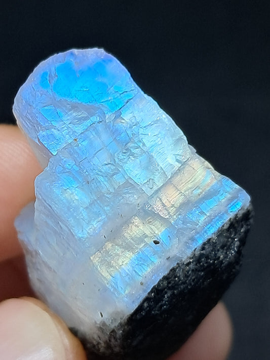Piedra lunar arcoíris de alta calidad (Odisha) en bruto | Roca natural n.° MN9