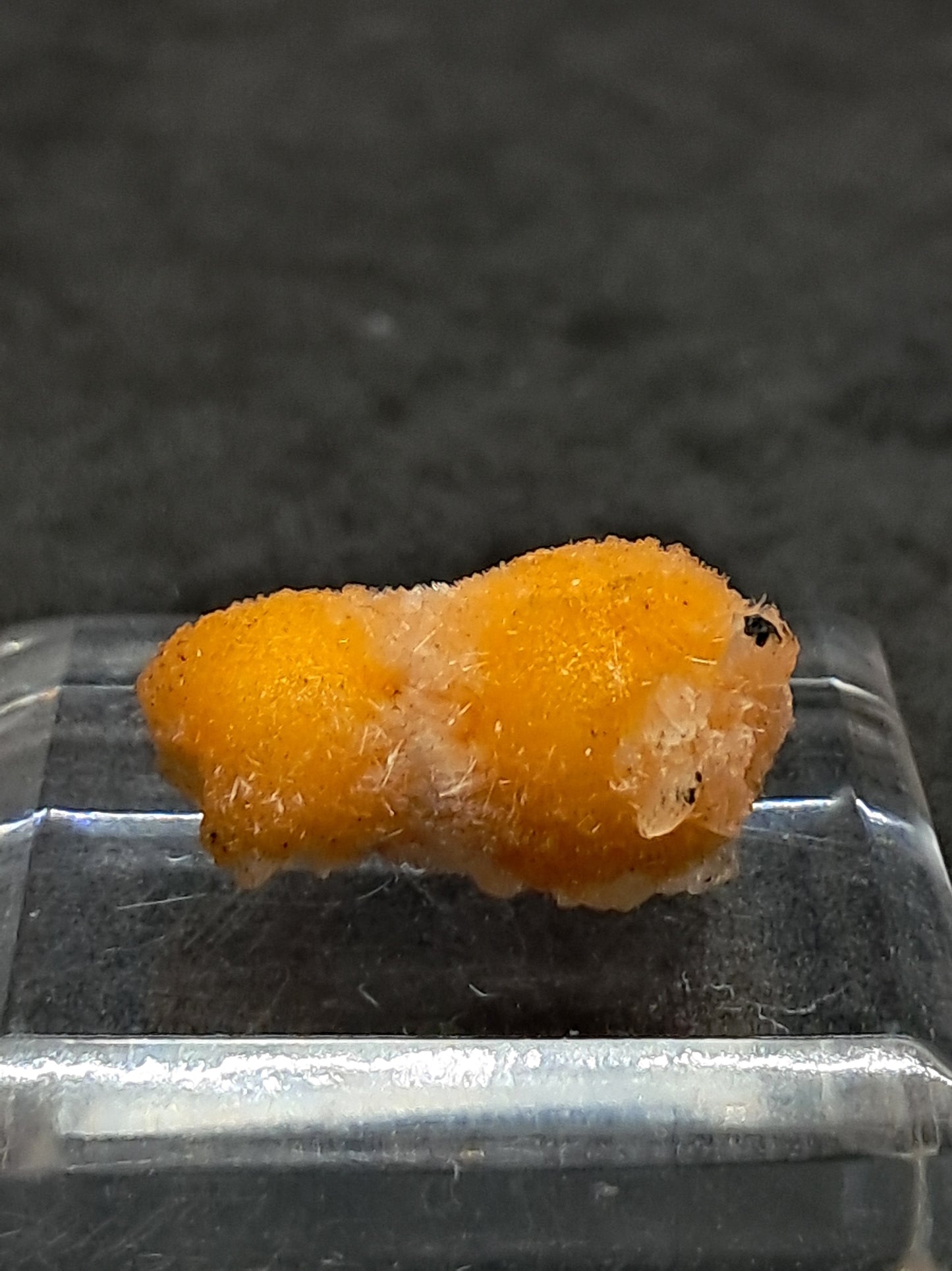 Muestra de mineral de Thomsonita con mesolita (Madhya Pradesh) | Zeolita n.° THM1