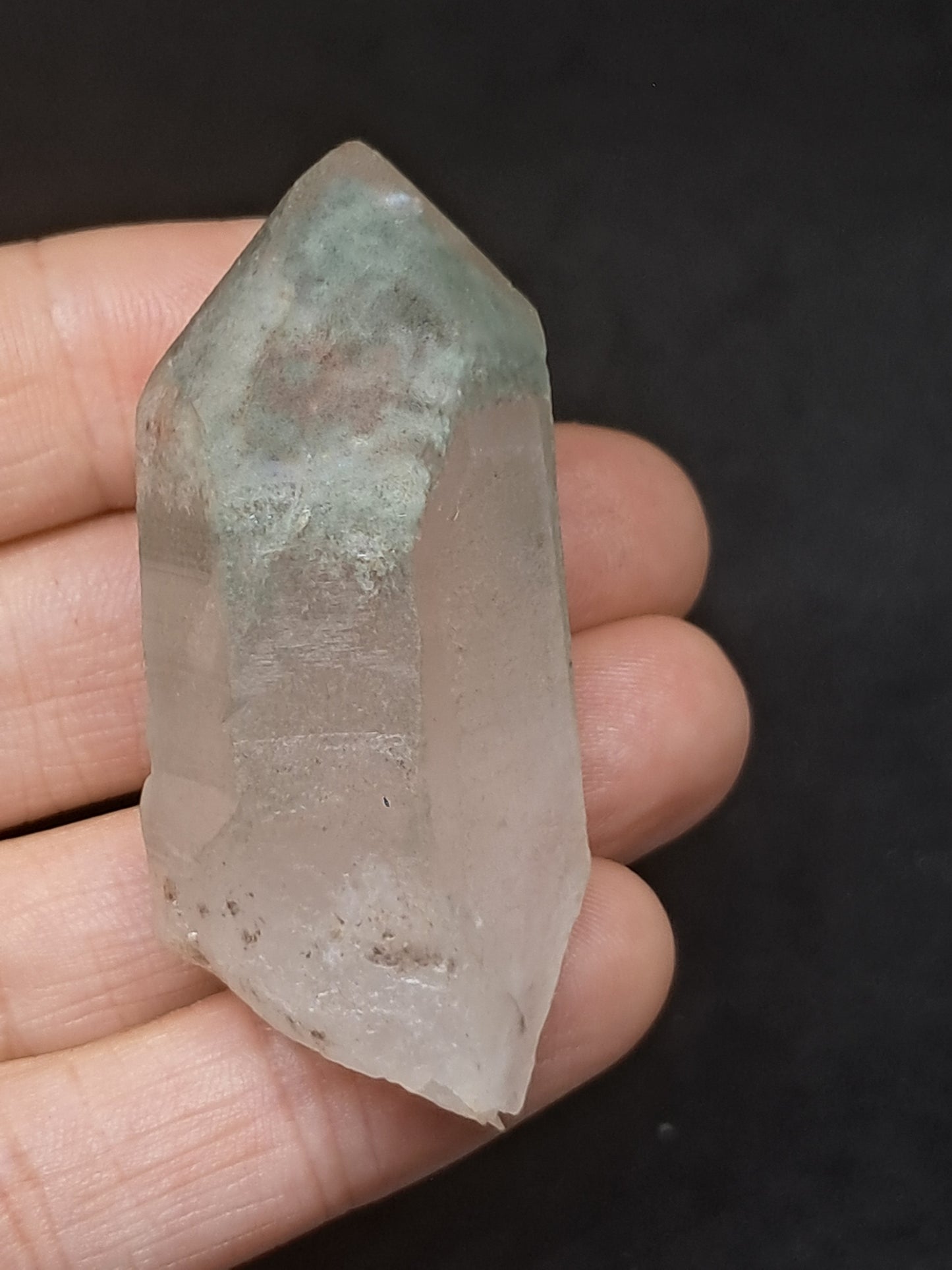 Punta Natural de Cuarzo Fantasma de Clorita (Kullu) | Cristal Chamánico de Jardín #CQ73