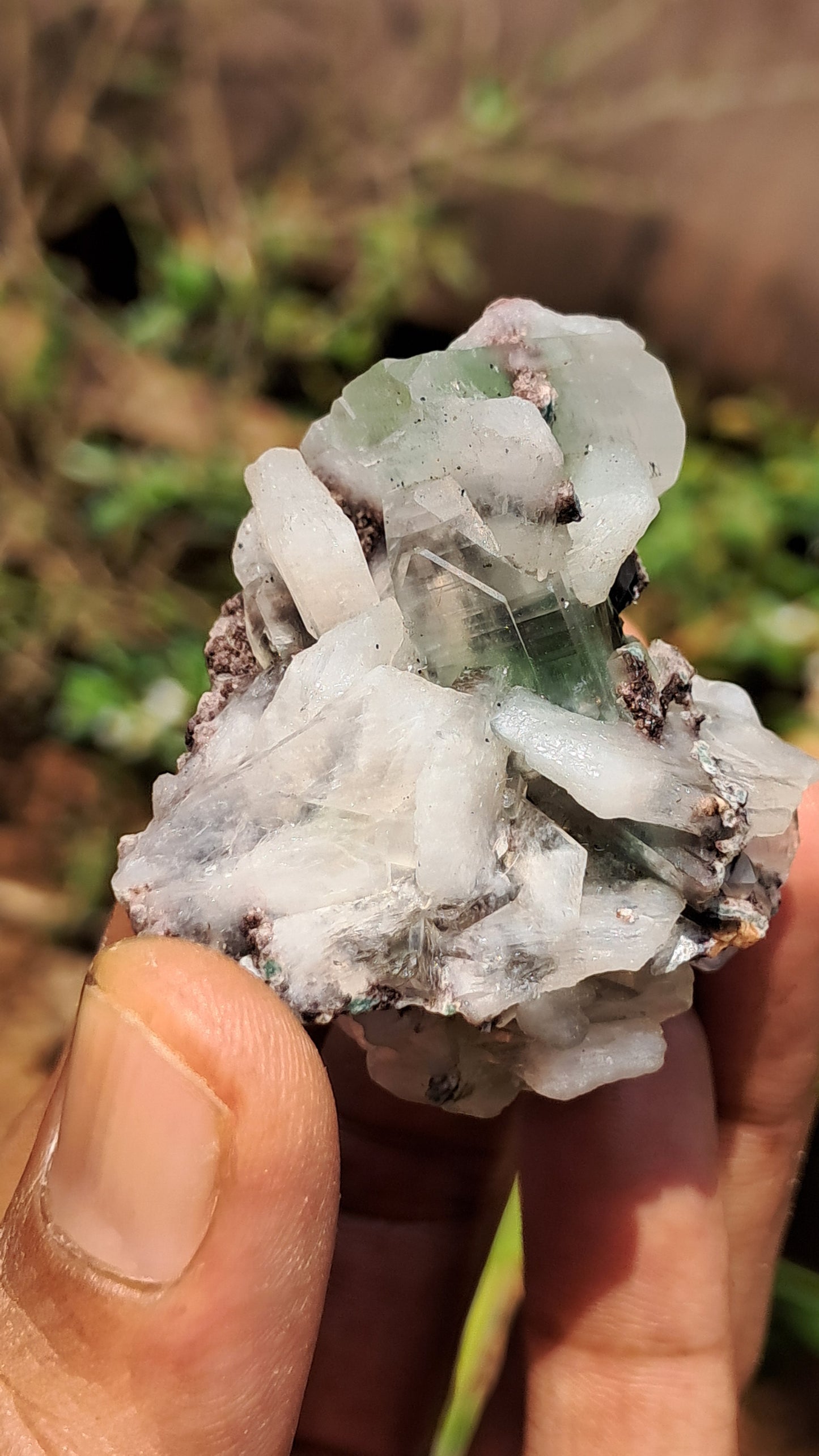 Apofilita Verde (Fluorapofilita) con Estilbita sobre Matriz (Ajanta) Cristal Natural | Muestra Mineral #GA18