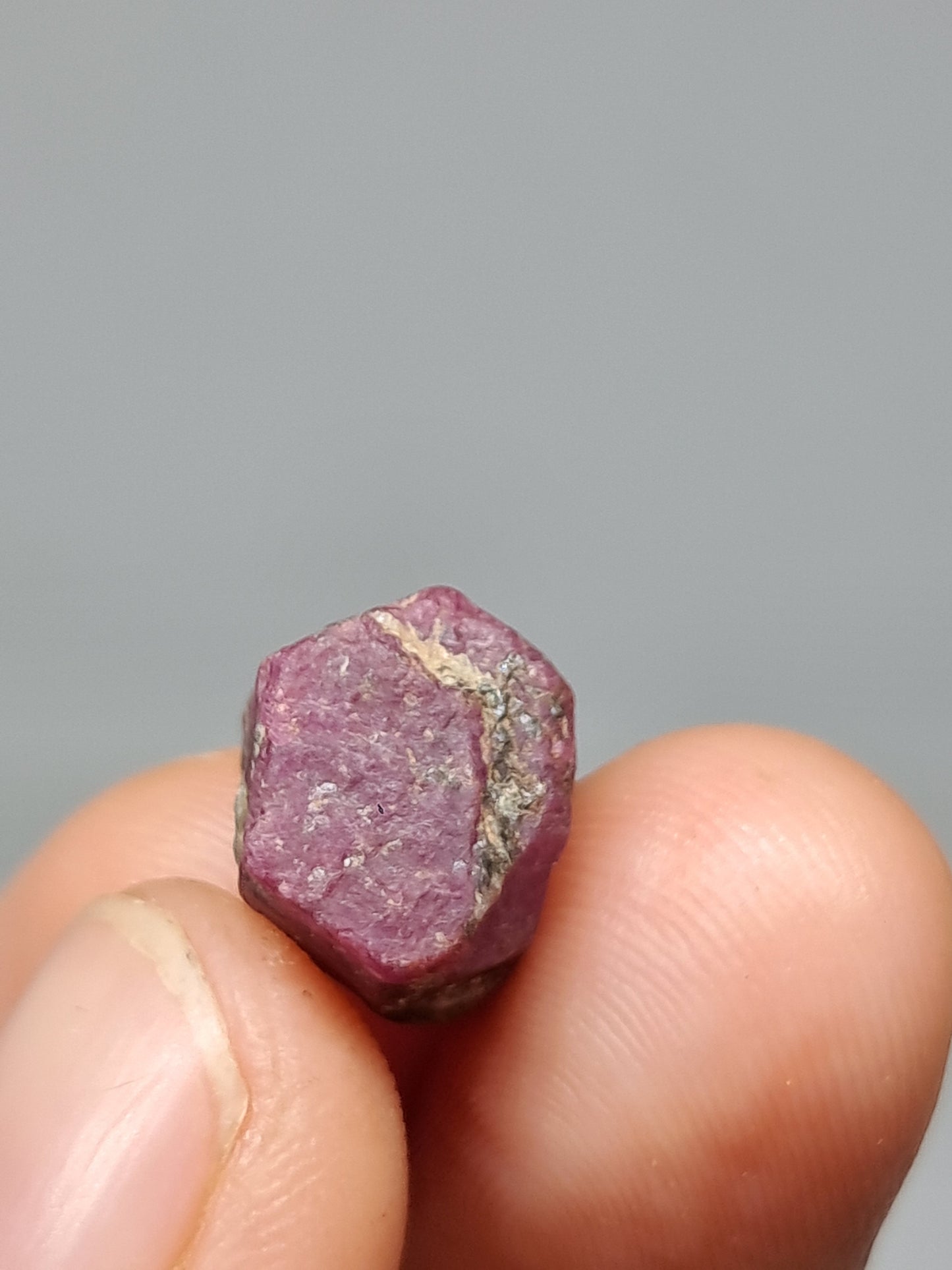 Cristal de rubí en bruto (Tamil Nadu) Piedra natural | Muestra de mineral #RB21