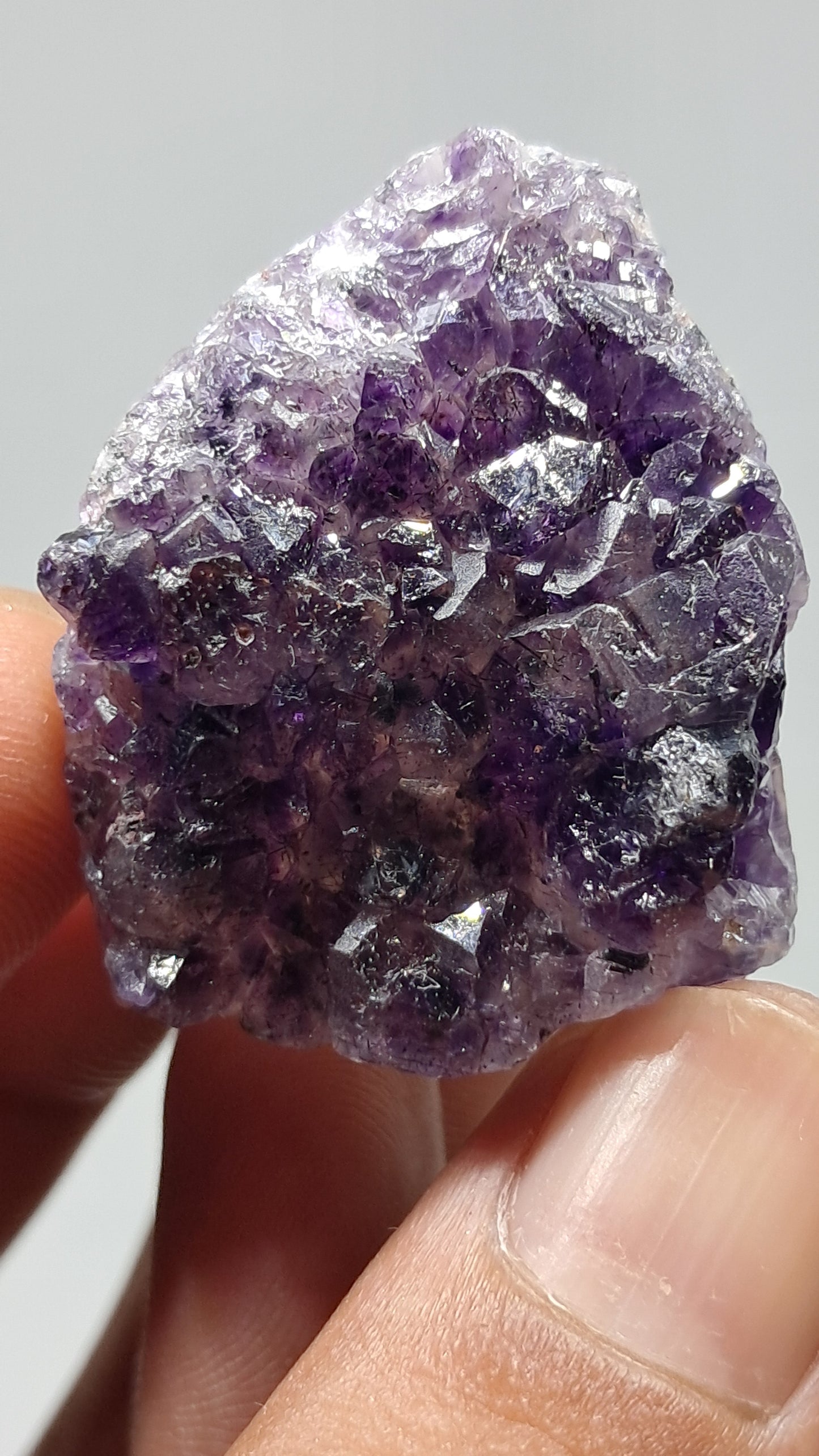 Amatista Elestial Morado Profundo | Inclusiones de Hematita Goethita Rutilo | Cristal Natural | Espécimen Mineral #KA198