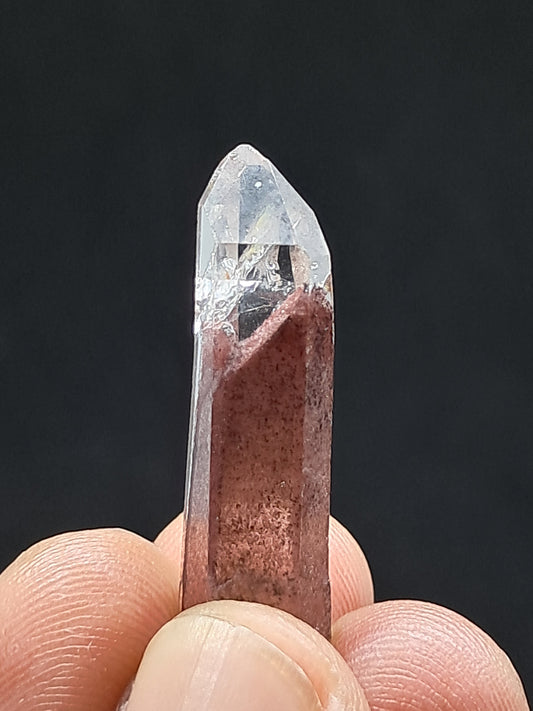 Cuarzo fantasma hematita (Telangana) Punta de cristal natural | Ejemplar mineral n.° HPQ24