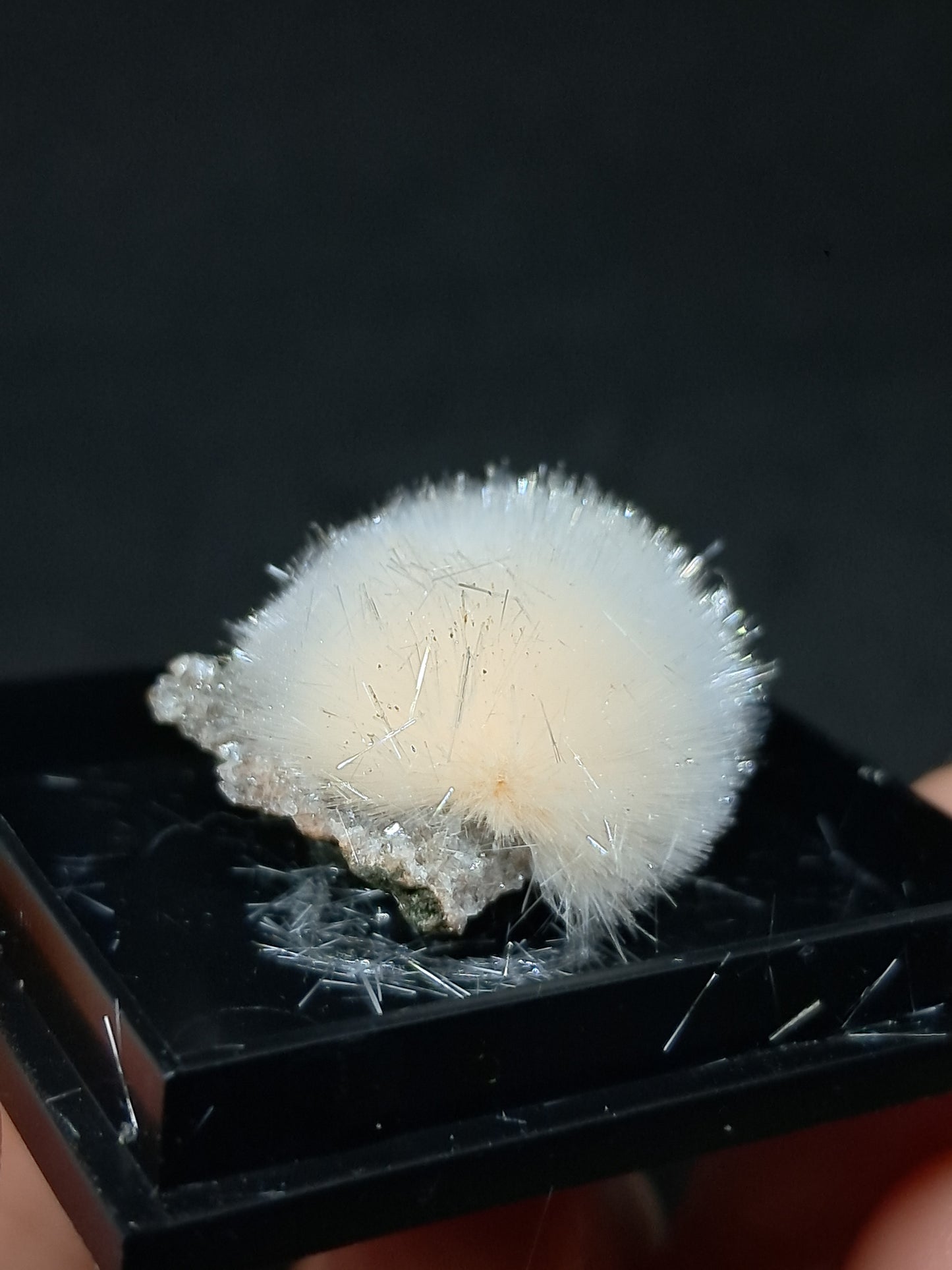 Cristal natural de mesolita color melocotón (Madhya Pradesh) | Ejemplar mineral n.° MS12