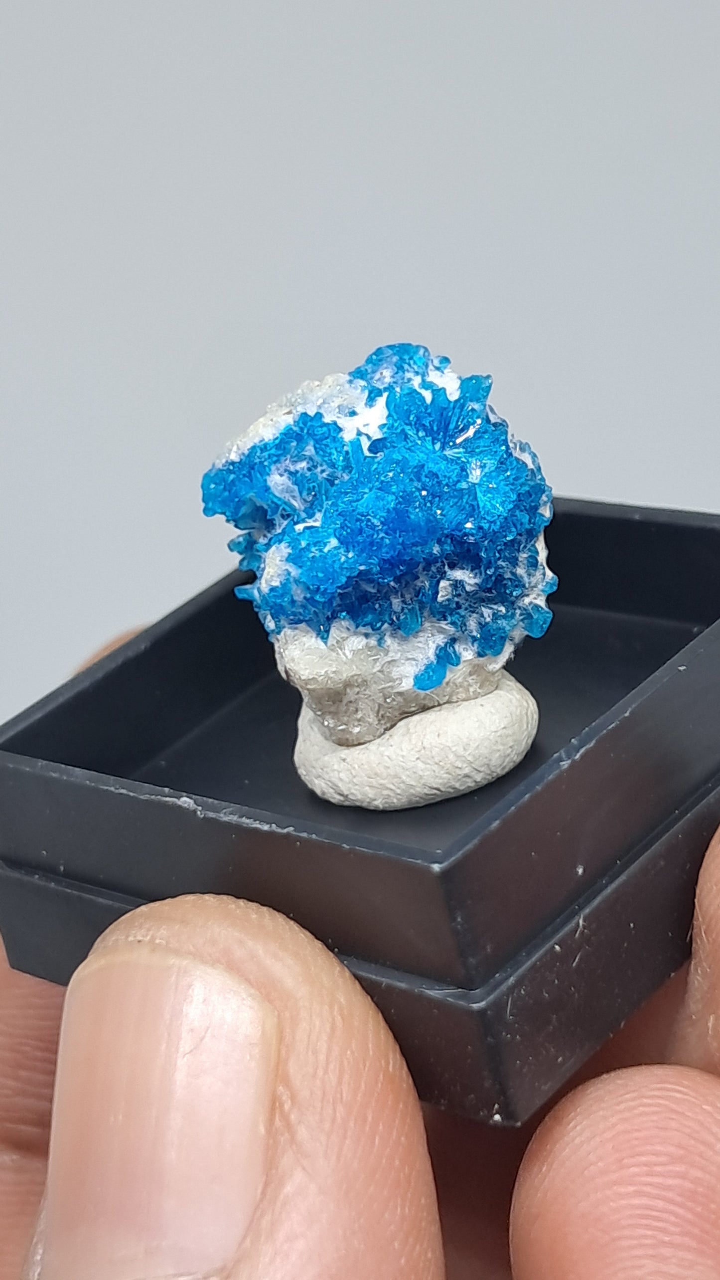 Pentagonita en Matriz de Heulandita (Wagholi) Cristal en Bruto | Piedra Natural | Raro Espécimen Mineral #CV72
