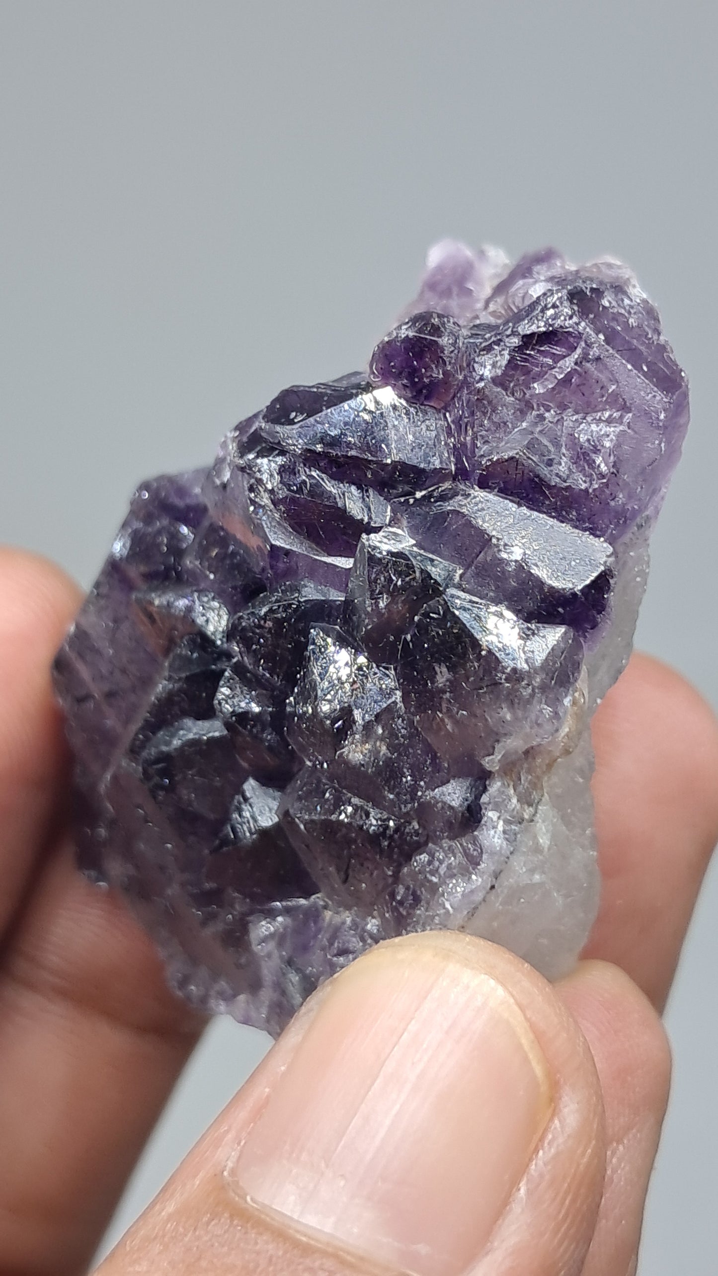 Amatista Elestial Morada Oscura sobre Cuarzo | Inclusiones de Hematita Goethita Rutilo | Cristal Natural | Muestra Mineral #KA193