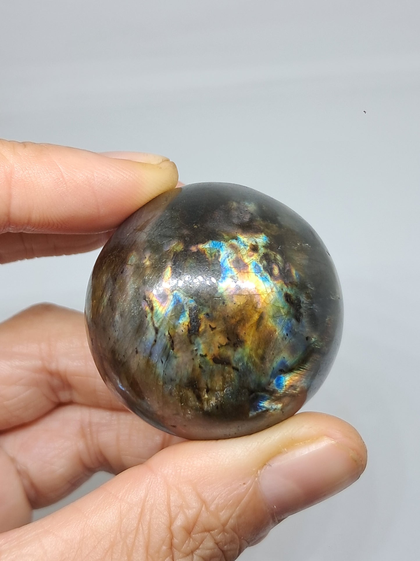 Esfera de labradorita (Madagascar) | Fogonazo intenso | Piedra pulida #LB12