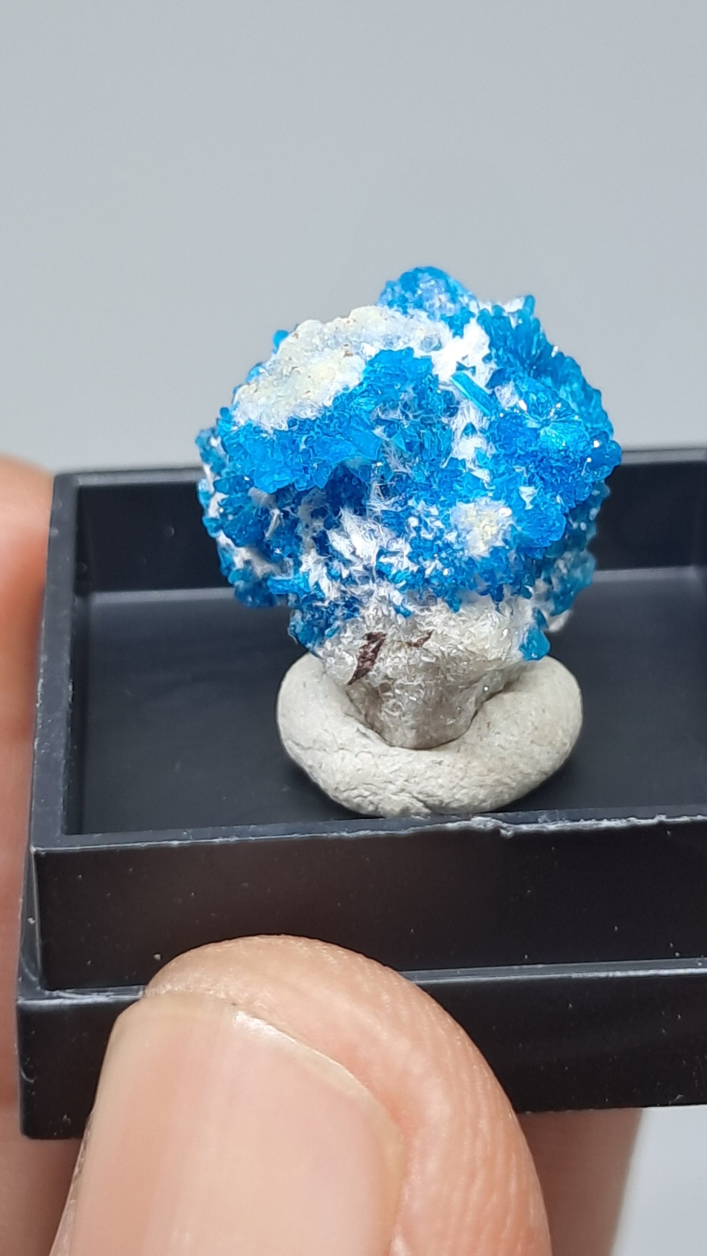 Pentagonita en Matriz de Heulandita (Wagholi) Cristal en Bruto | Piedra Natural | Raro Espécimen Mineral #CV72