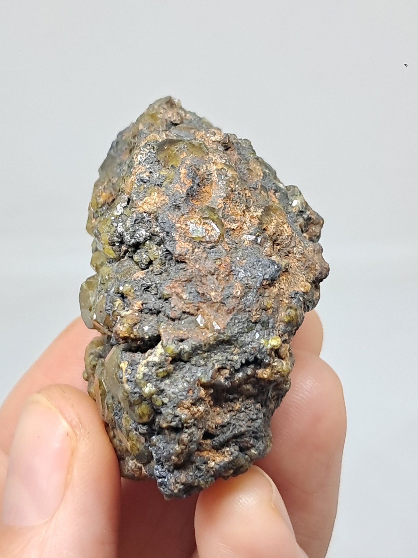 Cúmulo de granate verde en matriz (México) | Cristal en bruto | Ejemplar mineral n.° GR16