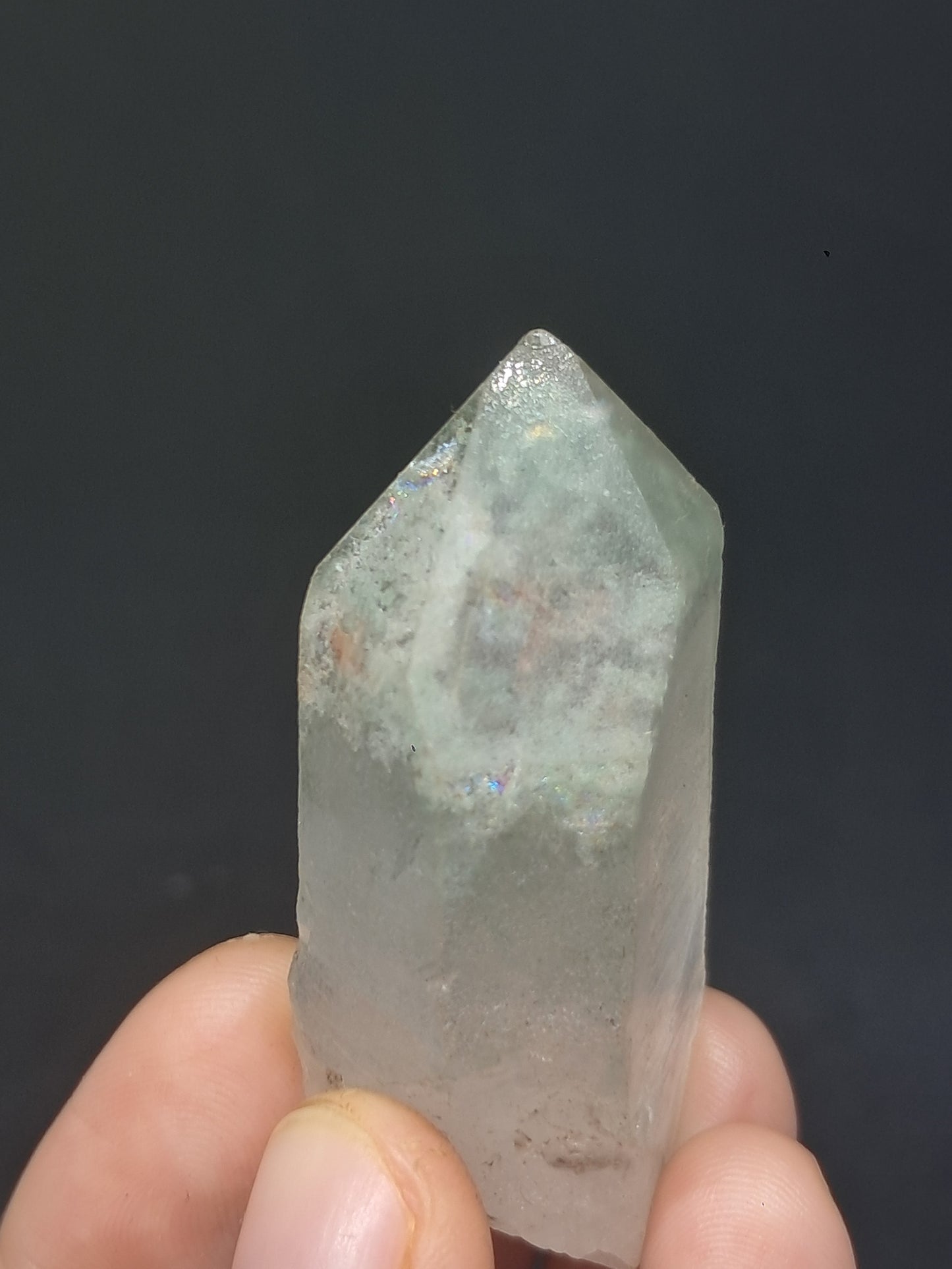 Punta Natural de Cuarzo Fantasma de Clorita (Kullu) | Cristal Chamánico de Jardín #CQ73