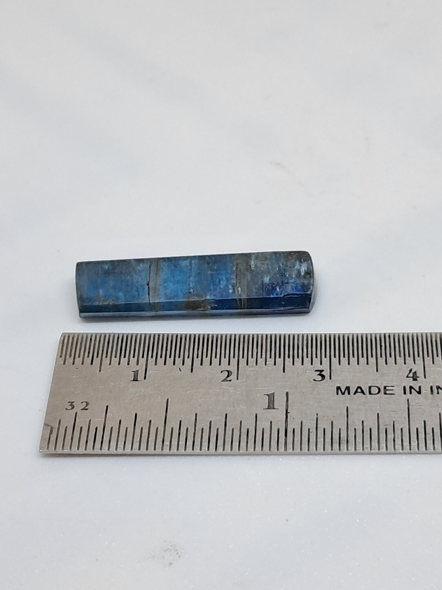 Cianita azul (Nepal) Cristal natural pulido n.° KY14