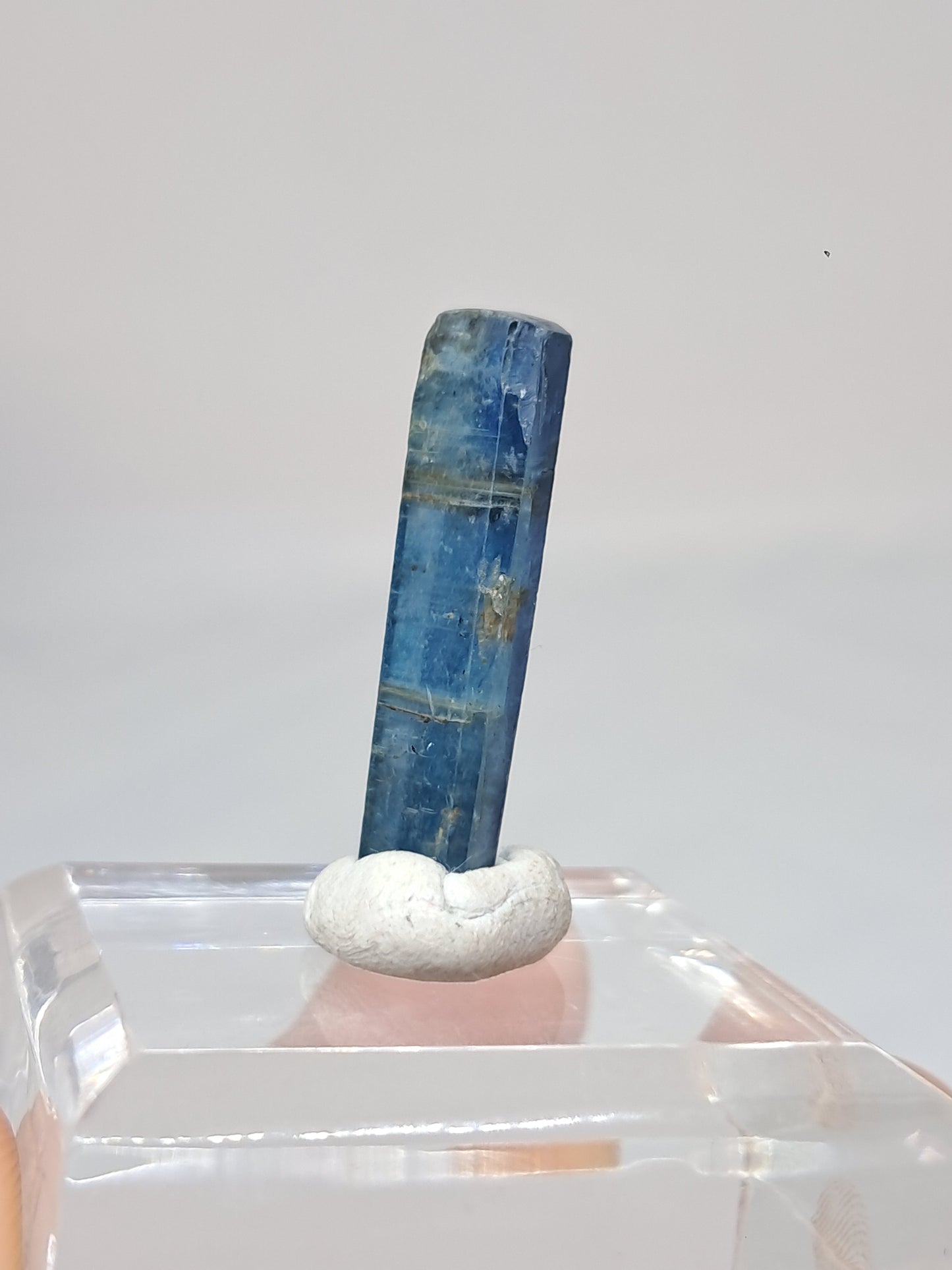 Cianita azul (Nepal) Cristal natural pulido n.° KY14