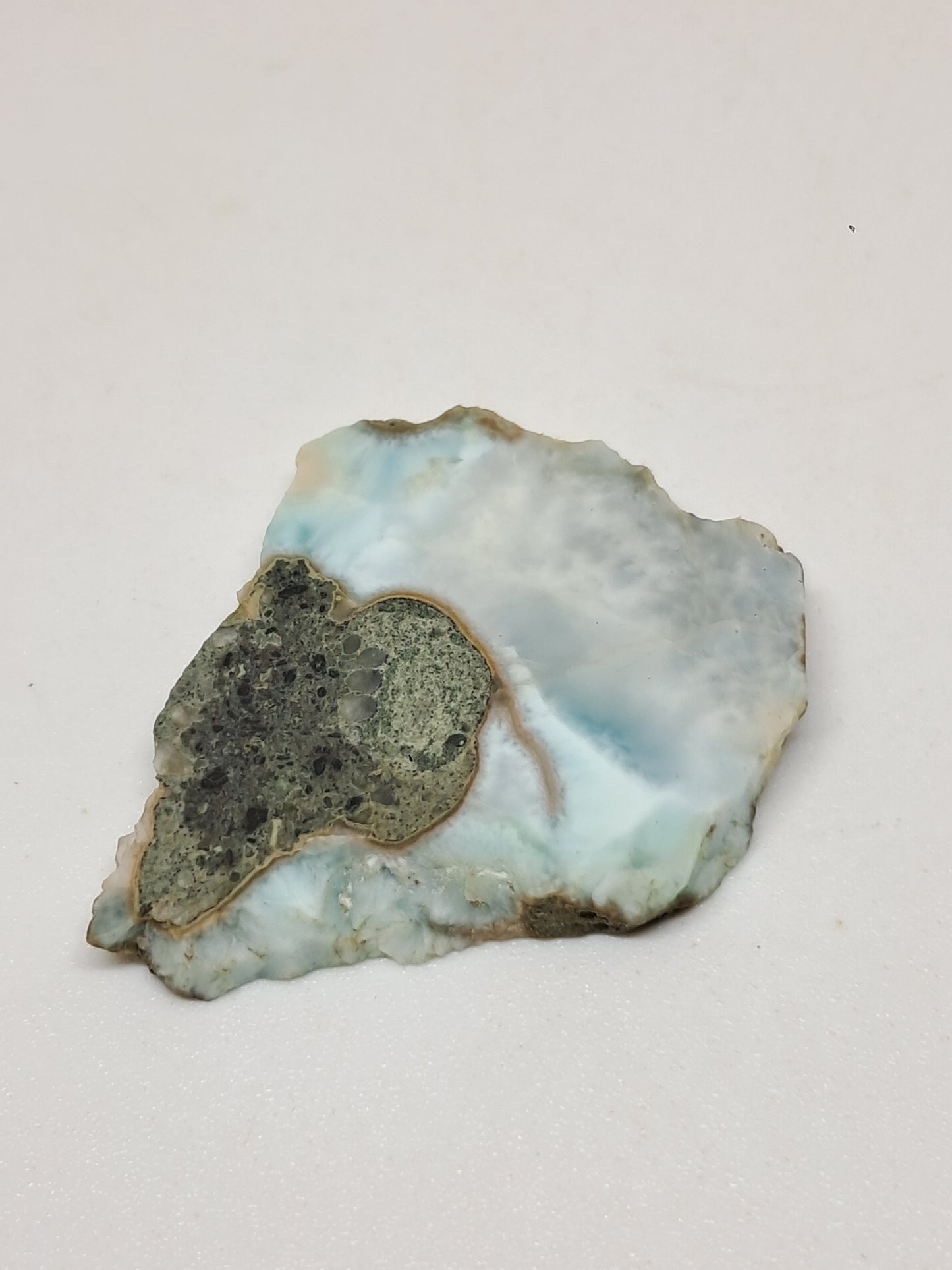 Larimar en rebanadas (República Dominicana) Piedra en bruto | Roca natural n.° LM23