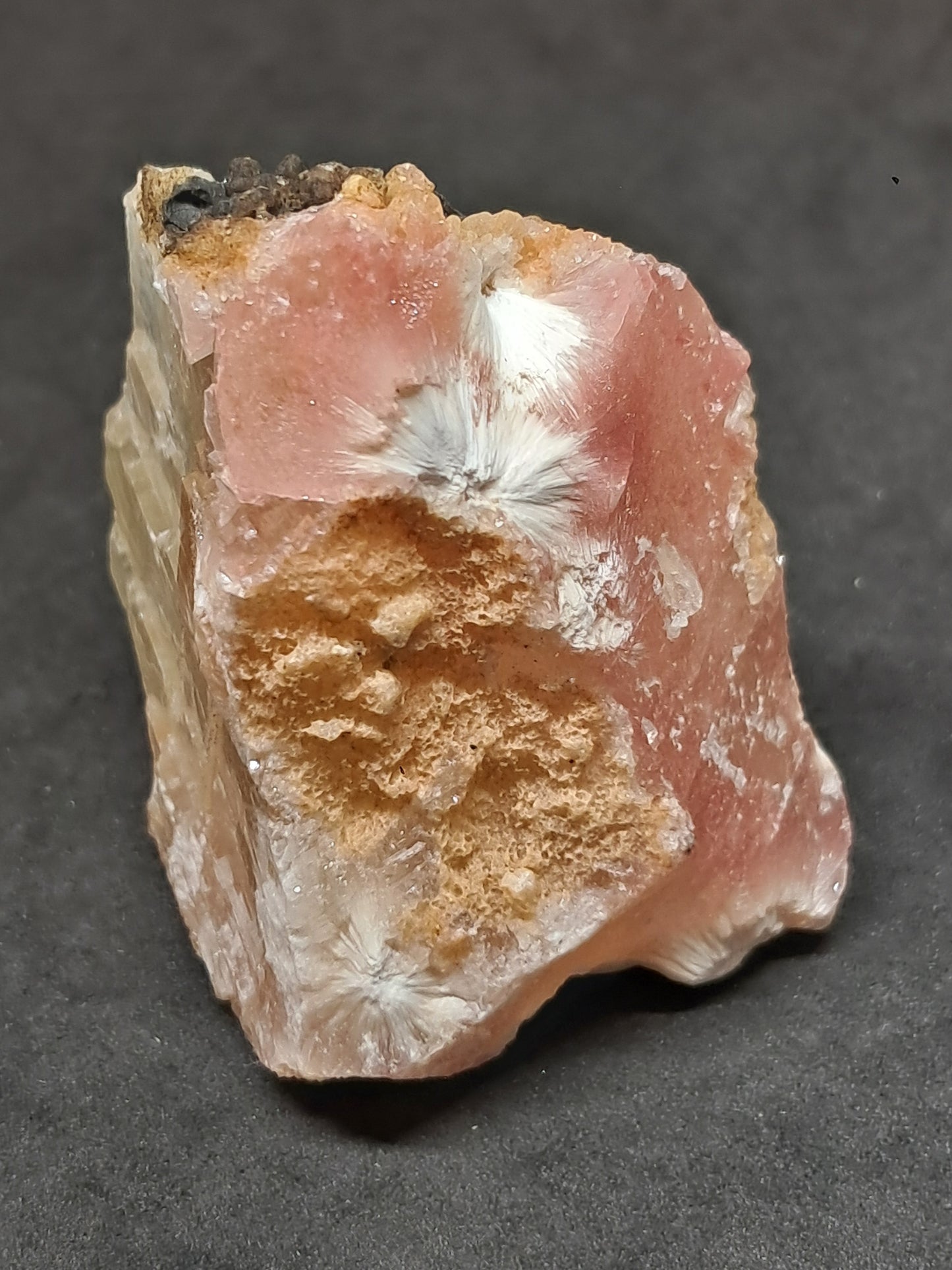 Calcita rojiza/rosa con mesolita *Hallazgo raro* (Pithampur) Cristal natural | Piedra en bruto | Espécimen mineral #CA36