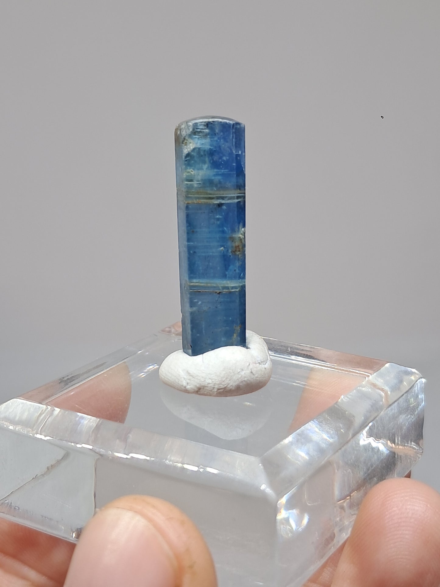 Cianita azul (Nepal) Cristal natural pulido n.° KY14