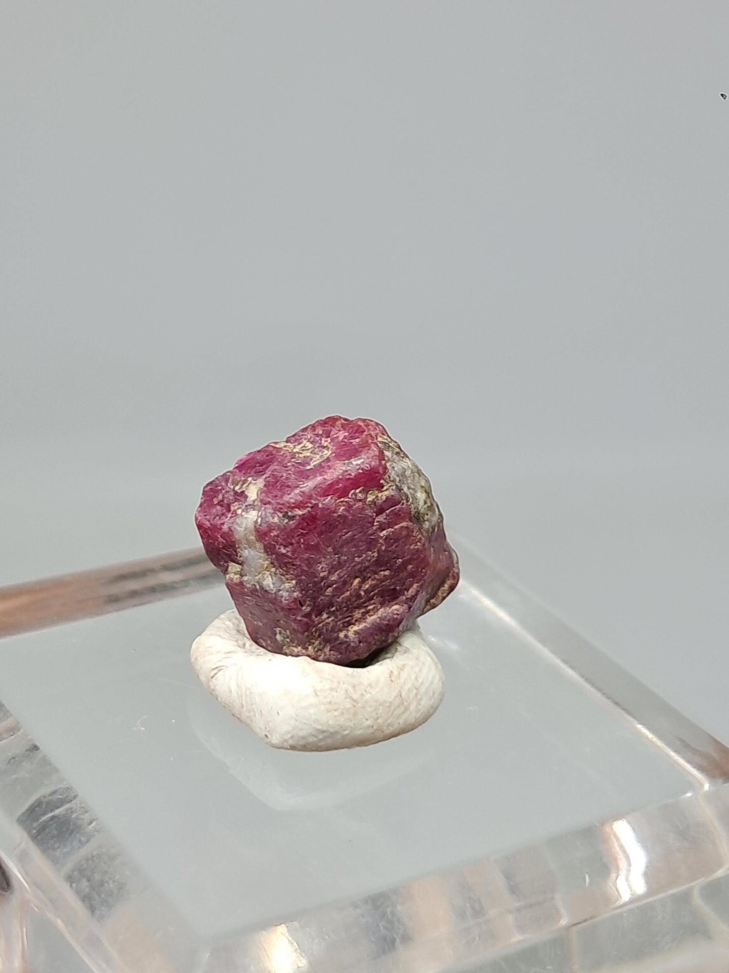 Cristal de rubí en bruto (Tamil Nadu) Piedra natural | Muestra de mineral #RB21