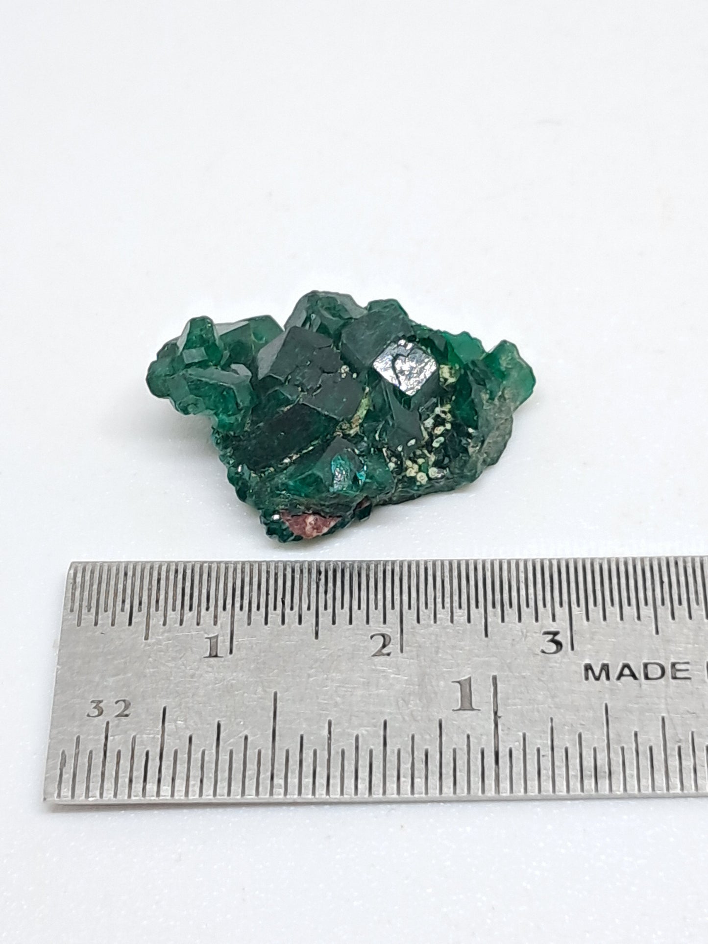 Cúmulo natural de dioptasa (República Democrática del Congo) | Cristal en bruto | Ejemplar mineral n.° DPT3