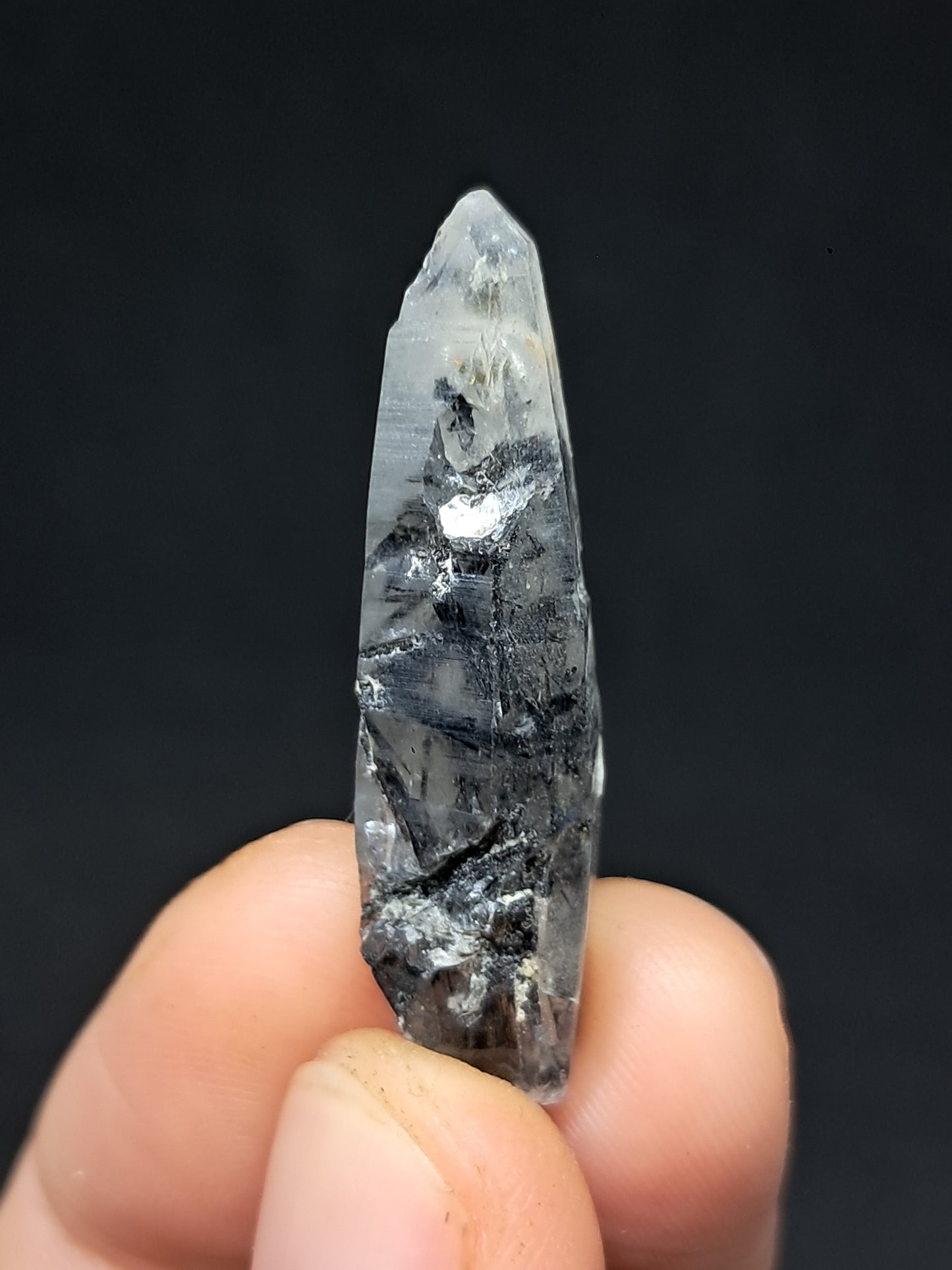 Punta de cuarzo turmalinado (Karur) Cristal natural | Muestra mineral #TQ33