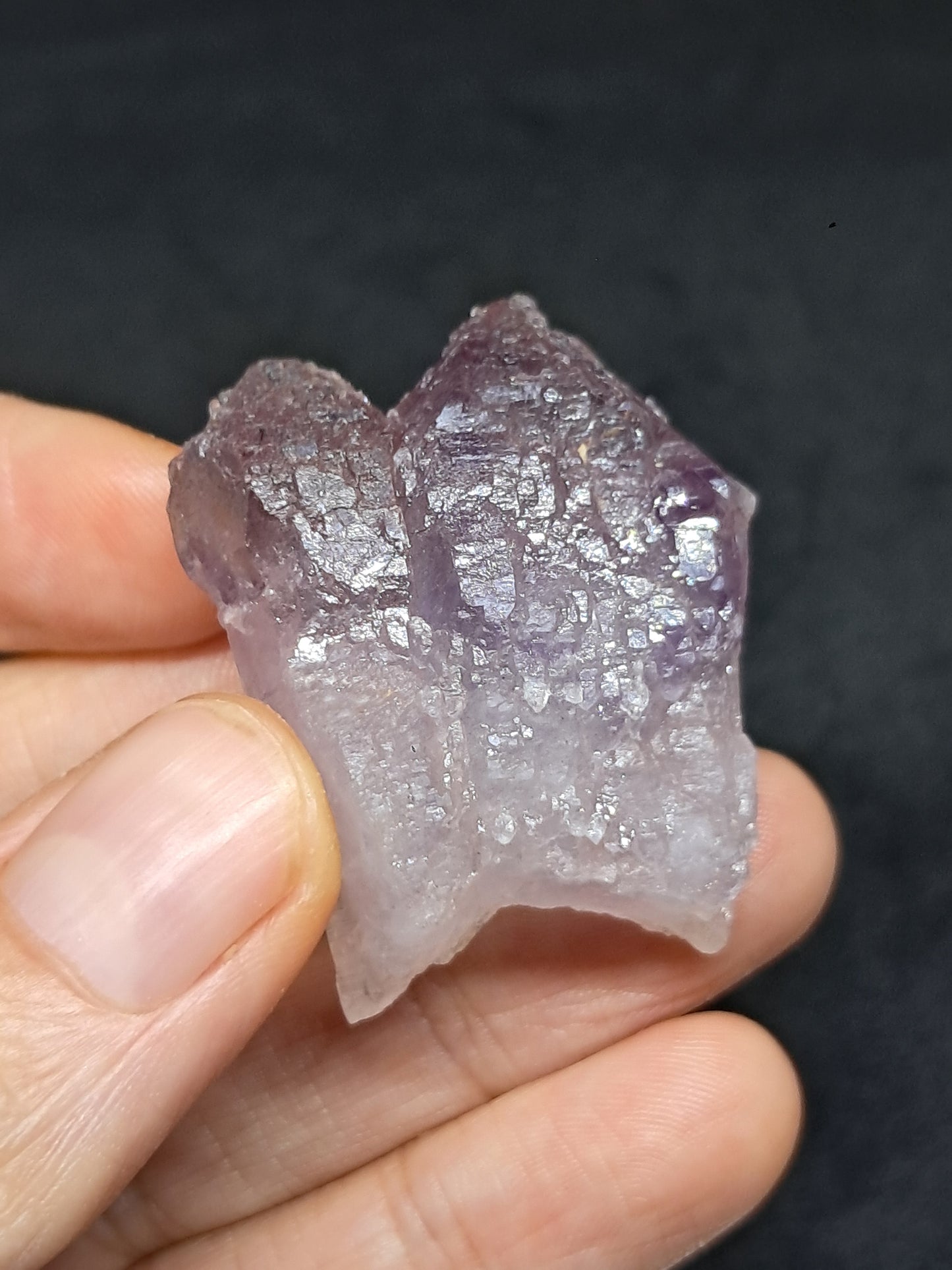 Punta de cristal de amatista grabada con cetro maclado (Karur) | Piedra natural | Ejemplar mineral n.° KA91
