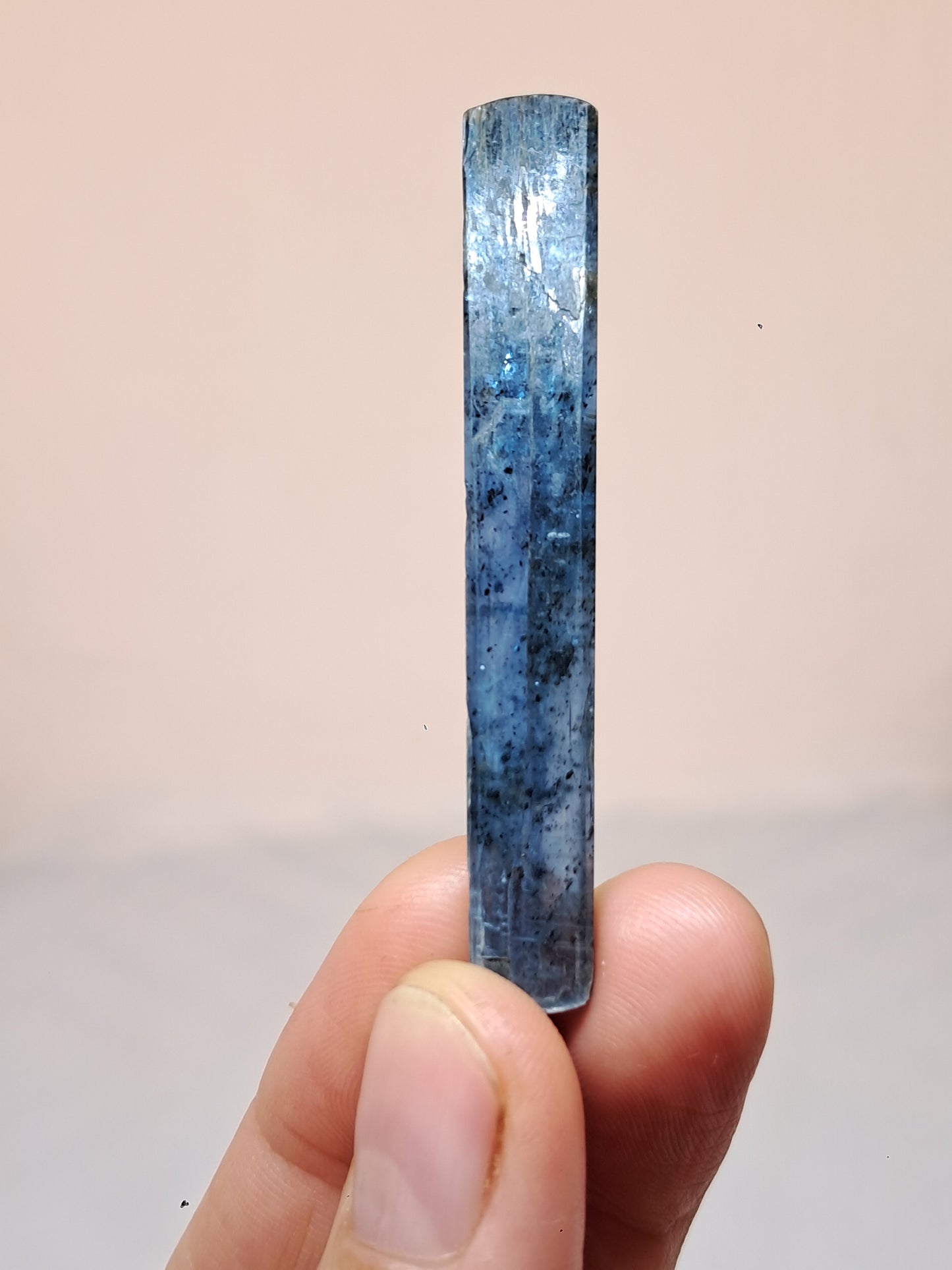 Cianita azul océano (Nepal) Cristal natural pulido n.° KY20