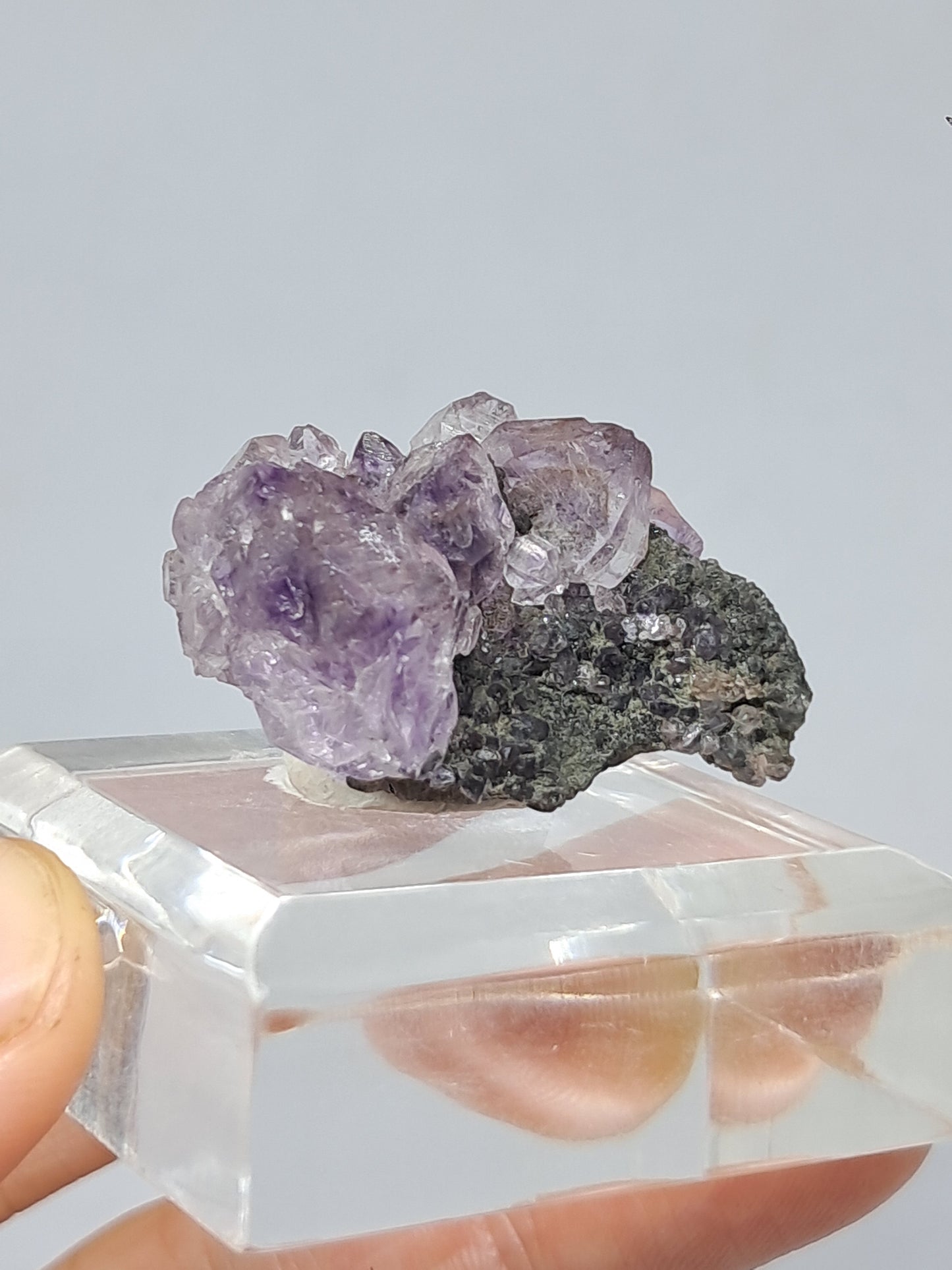 Amatista en matriz de limonita (Karur) | Cristal en bruto | Piedra natural | Ejemplar mineral n.° KA122