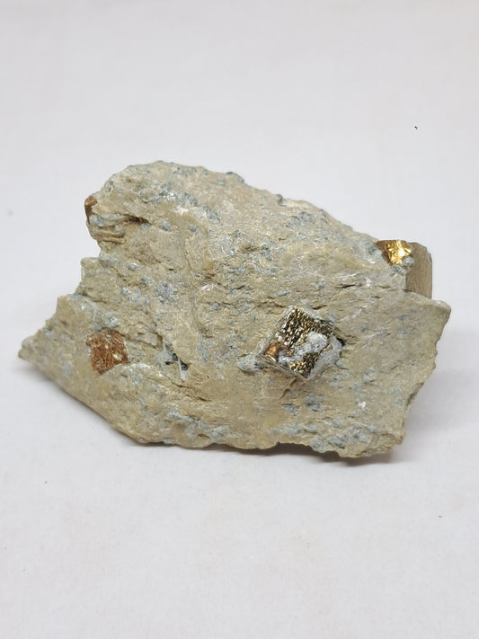 Cubos de pirita en matriz (España) Cristal natural | Ejemplar mineral n.° PR15