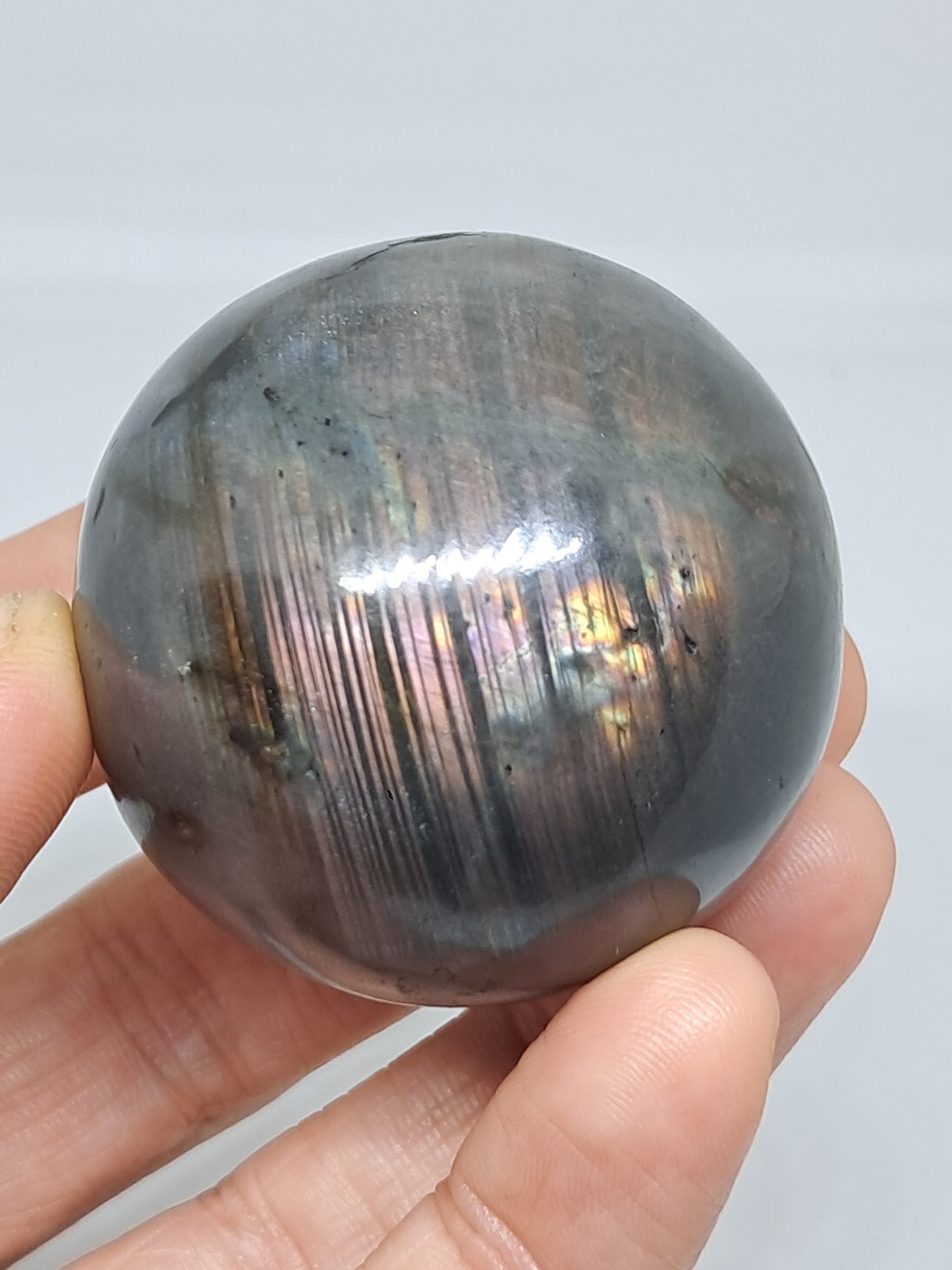 Esfera de labradorita (Madagascar) | Destellos rosas y morados | Piedra pulida #LB10