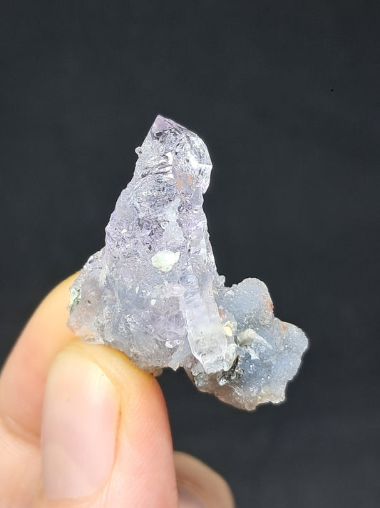 Cúmulo de cetro de amatista sobre matriz de calcedonia (Karur) | Piedra natural | Ejemplar mineral n.° KA71
