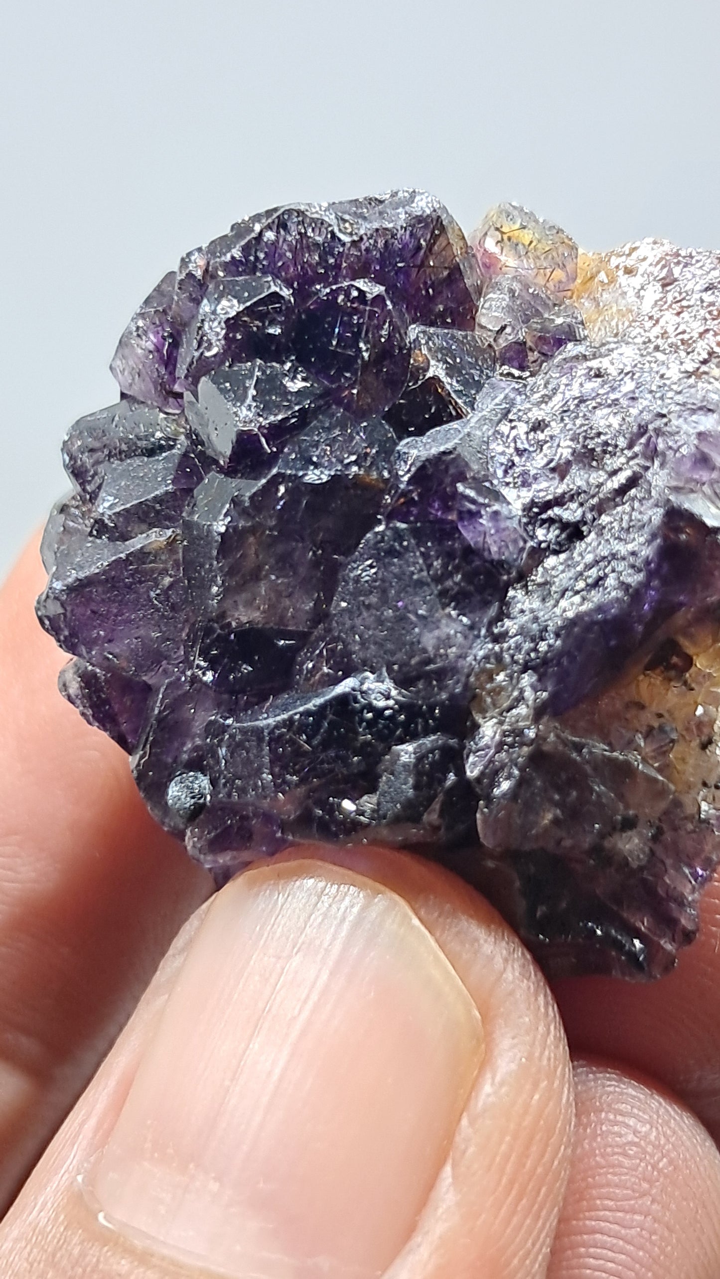 Amatista Elestial Morada Profunda sobre Cuarzo | Inclusiones de Hematita Goethita Rutilo | Cristal Natural | Muestra Mineral #KA195