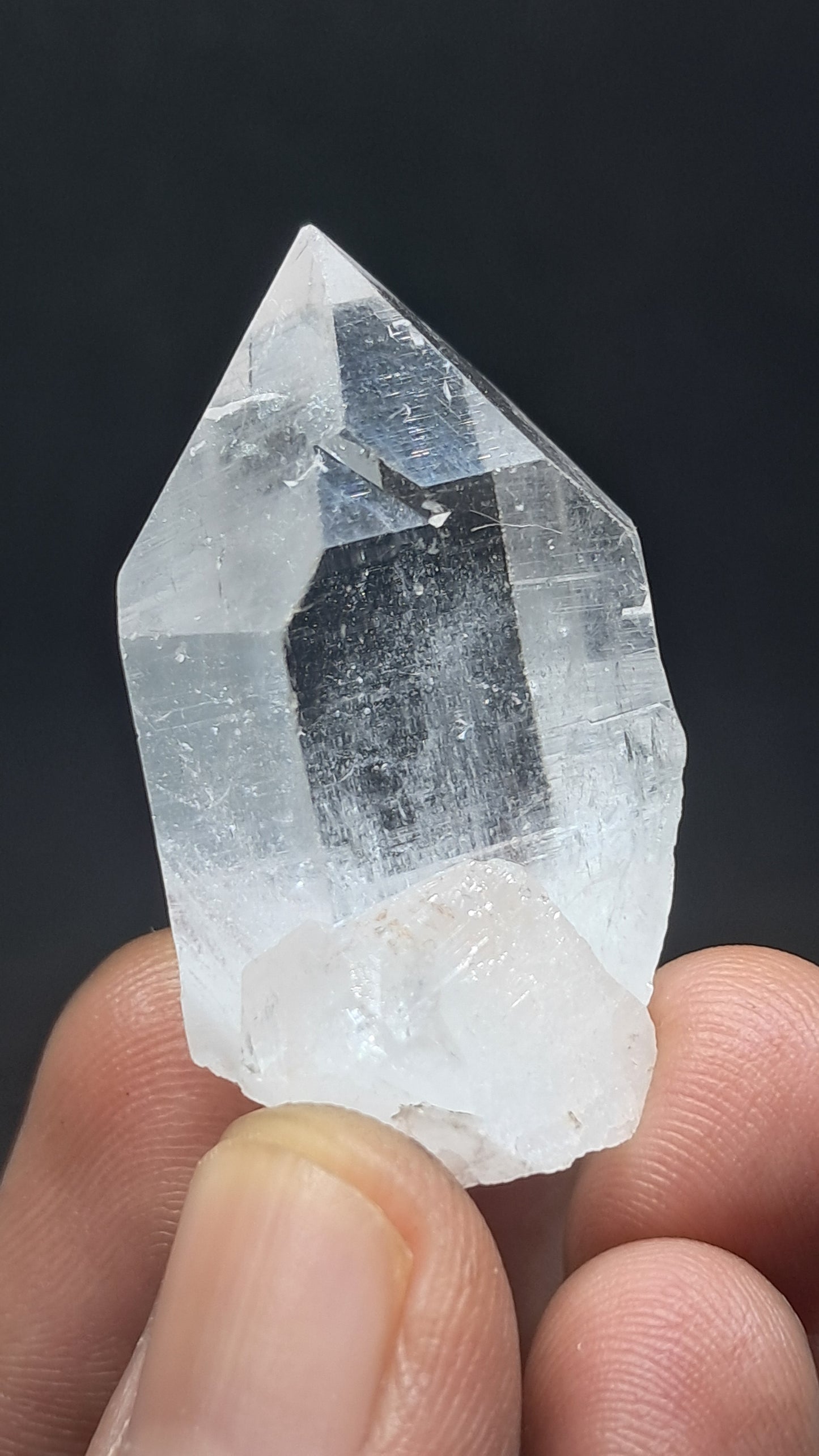 Cuarzo del Himalaya con gemelo penetrante | Terminación escalonada | Ejemplar mineral n.° CH78