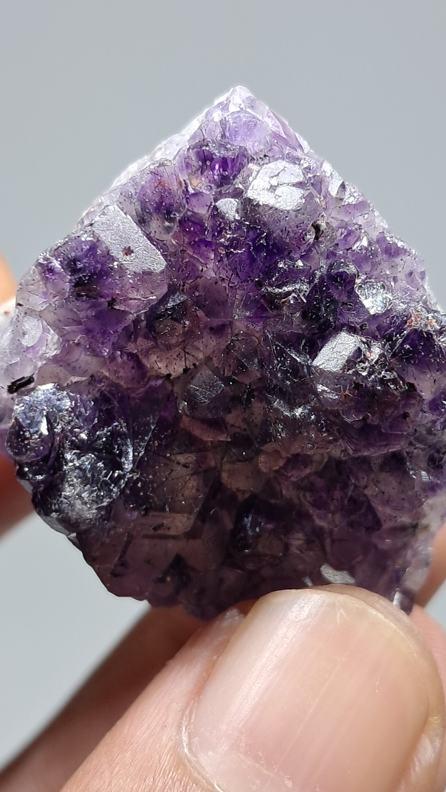 Amatista Elestial Morado Profundo | Inclusiones de Hematita Goethita Rutilo | Cristal Natural | Espécimen Mineral #KA198