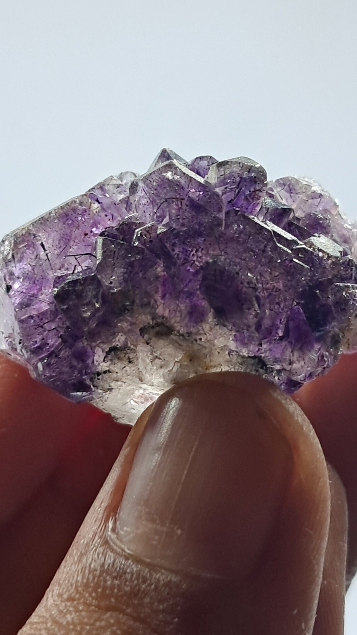 Amatista Elestial Morado Oscuro | Inclusiones de Hematita Goethita Rutilo | Cristal Natural | Espécimen Mineral #KA202