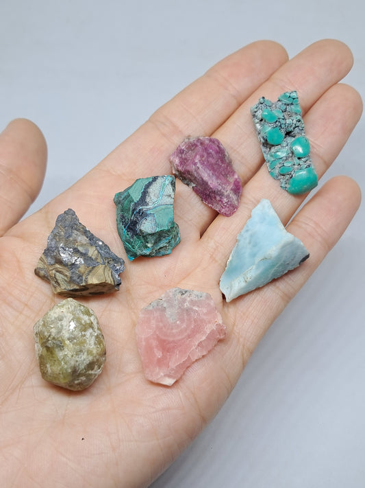 Set de 7 pequeños cristales crudos (piedra natural no preciosa) #RCS13