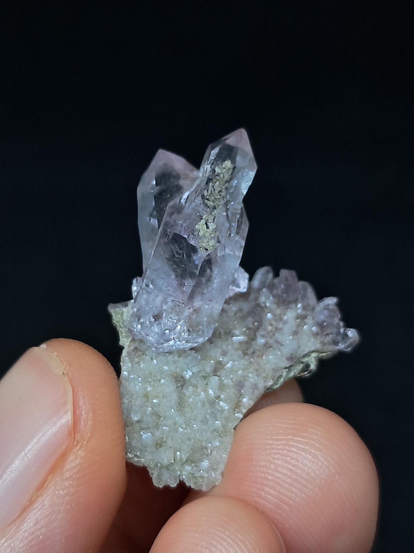 Cúmulo de cetro de amatista sobre base de calcedonia y mica Elestial (Karur) | Cúmulo de cristal | Piedra natural | Ejemplar mineral n.° KA99