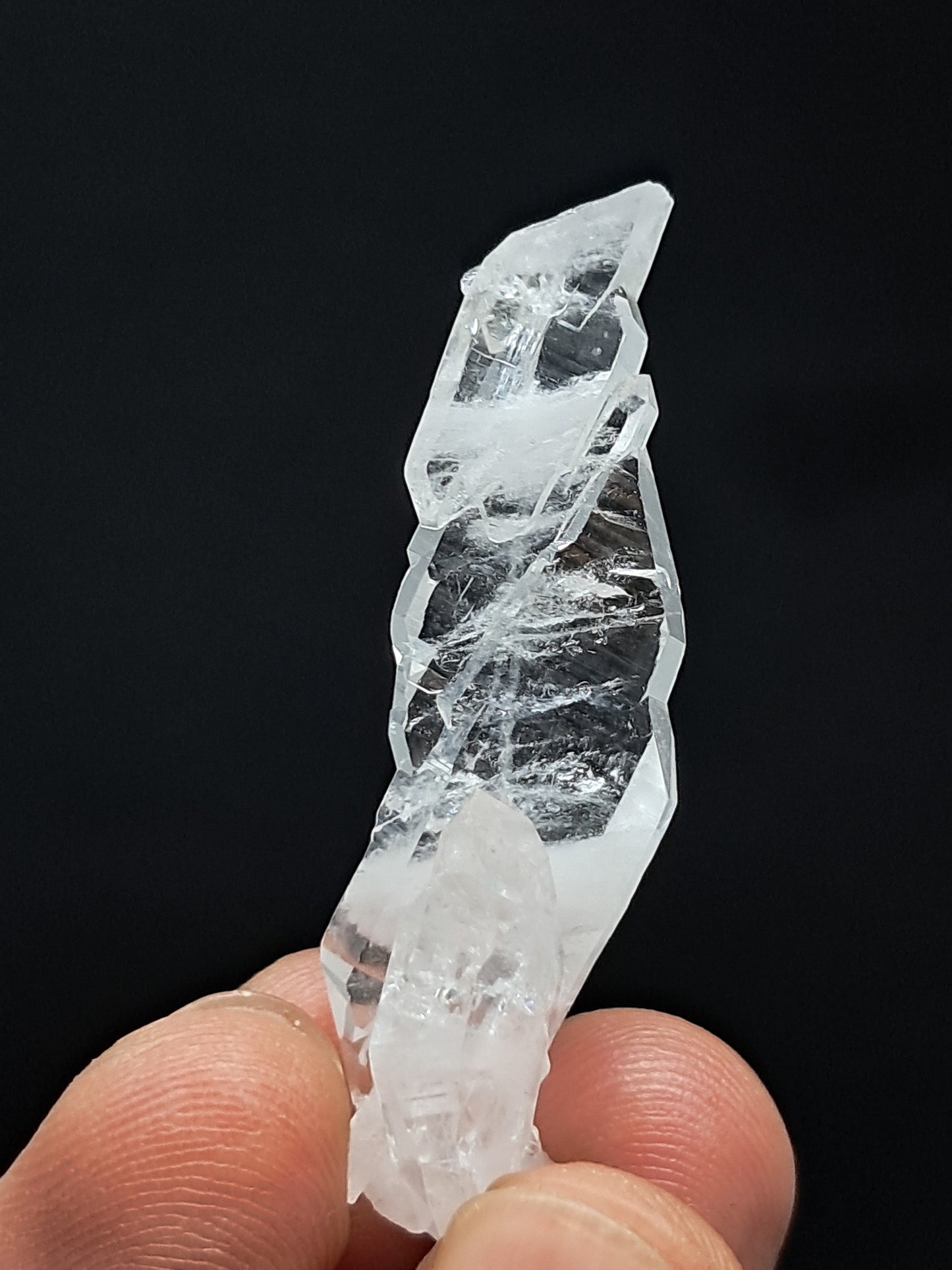 Cristal de cuarzo transparente Faden (Santander, Colombia) Punta natural | Ejemplar mineral n.° COQ27