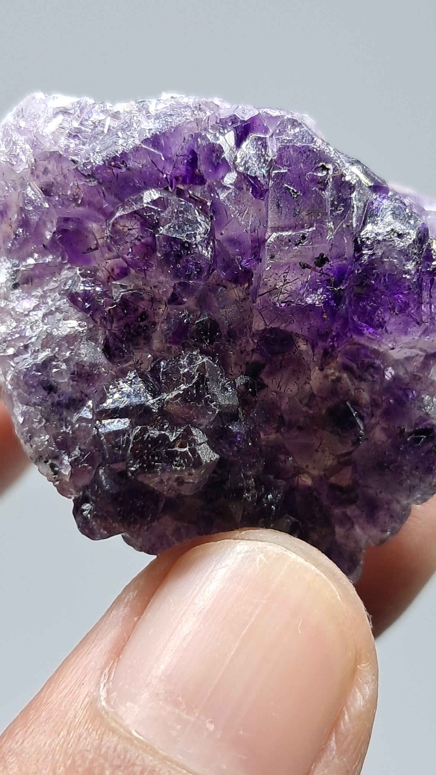 Amatista Elestial Morado Profundo | Inclusiones de Hematita Goethita Rutilo | Cristal Natural | Espécimen Mineral #KA198