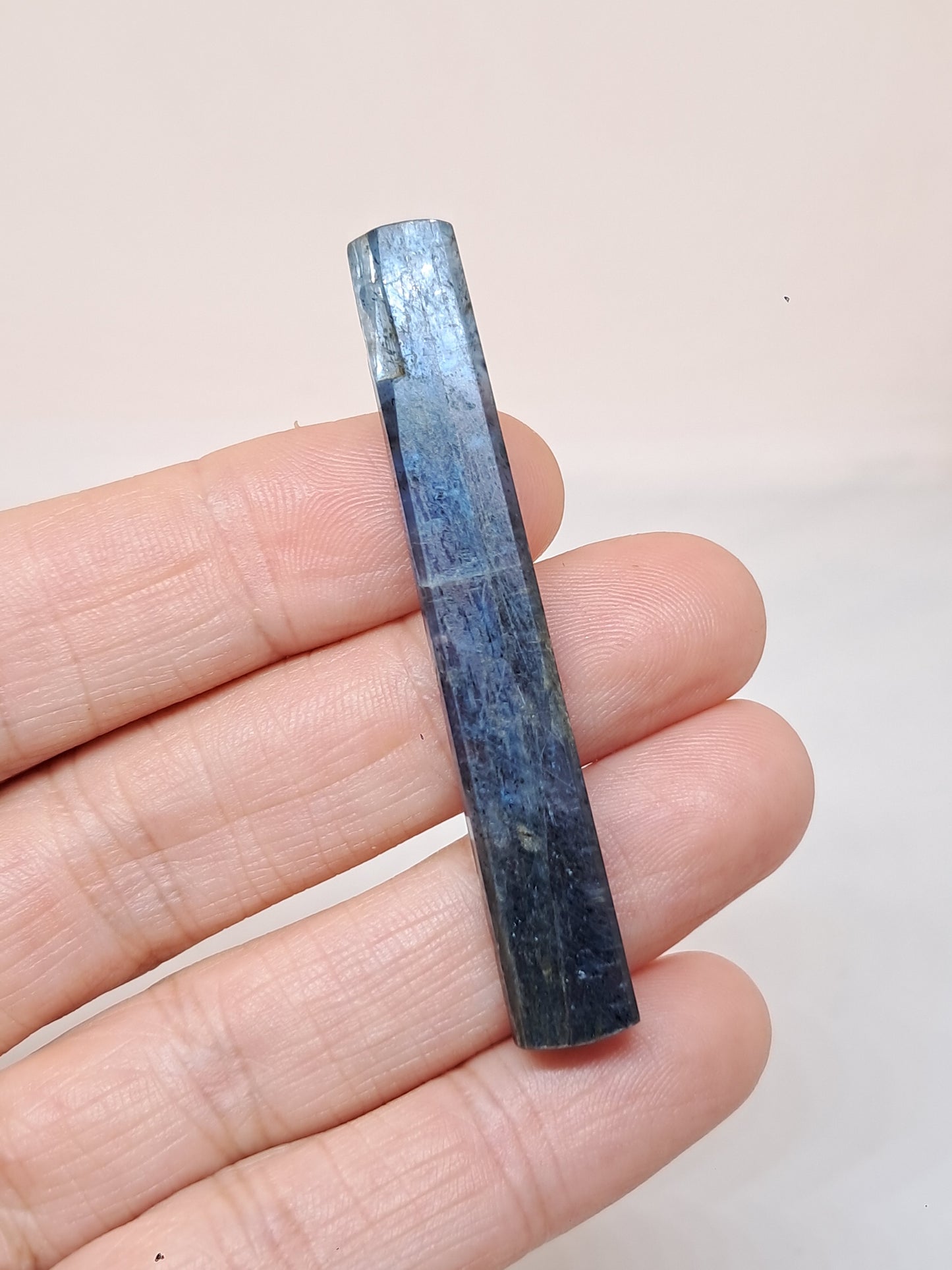 Cianita azul océano (Nepal) Cristal natural pulido n.° KY20