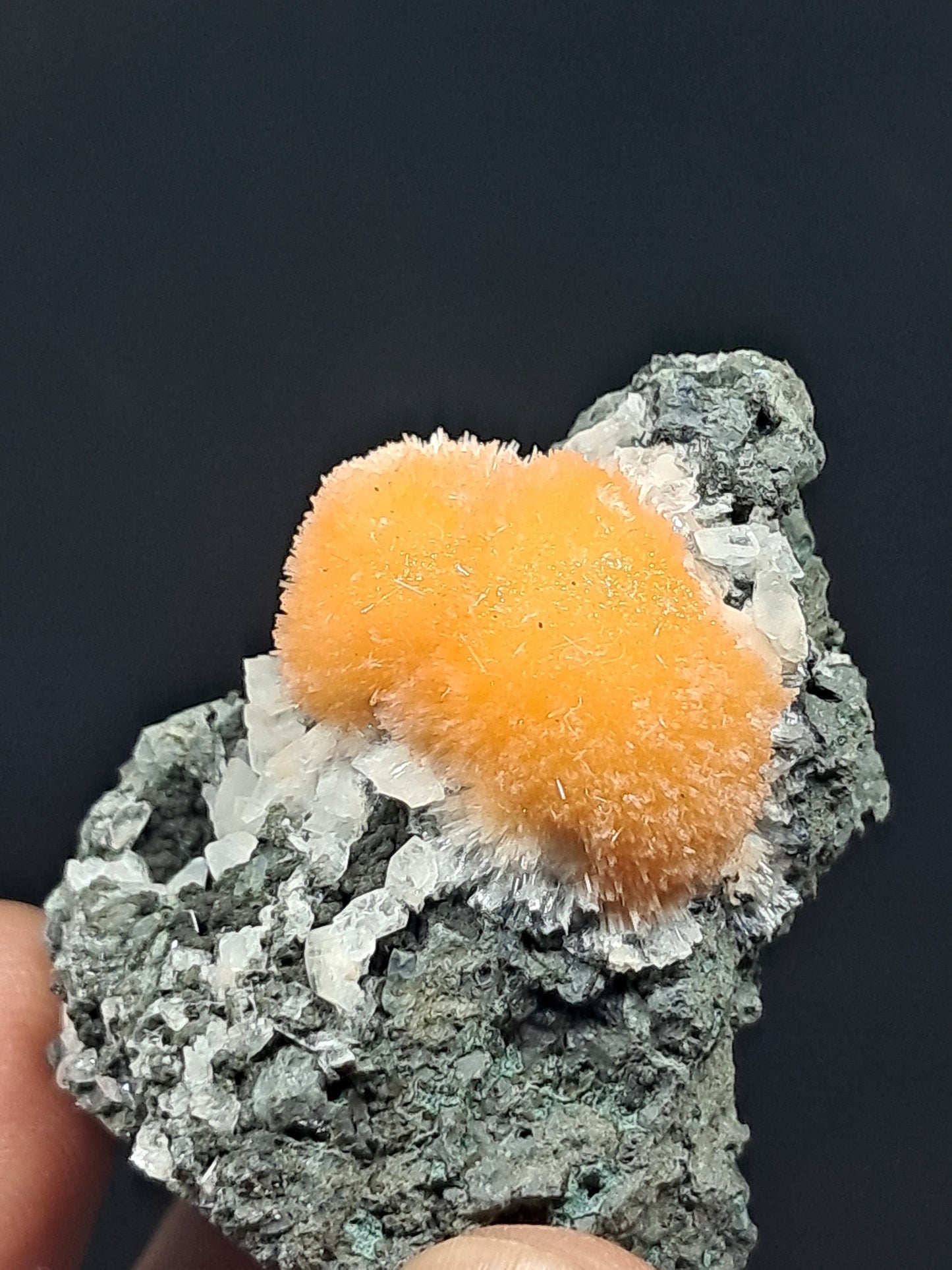 Thomsonita con mesolita en matriz (Madhya Pradesh) | Zeolita n.° THM9