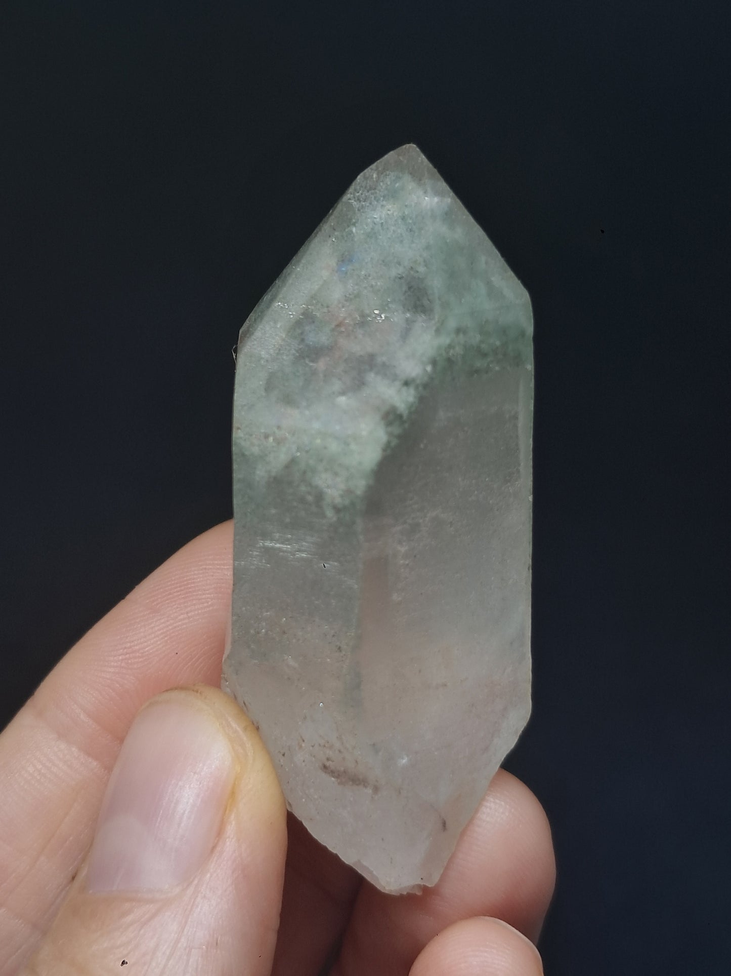 Punta Natural de Cuarzo Fantasma de Clorita (Kullu) | Cristal Chamánico de Jardín #CQ73