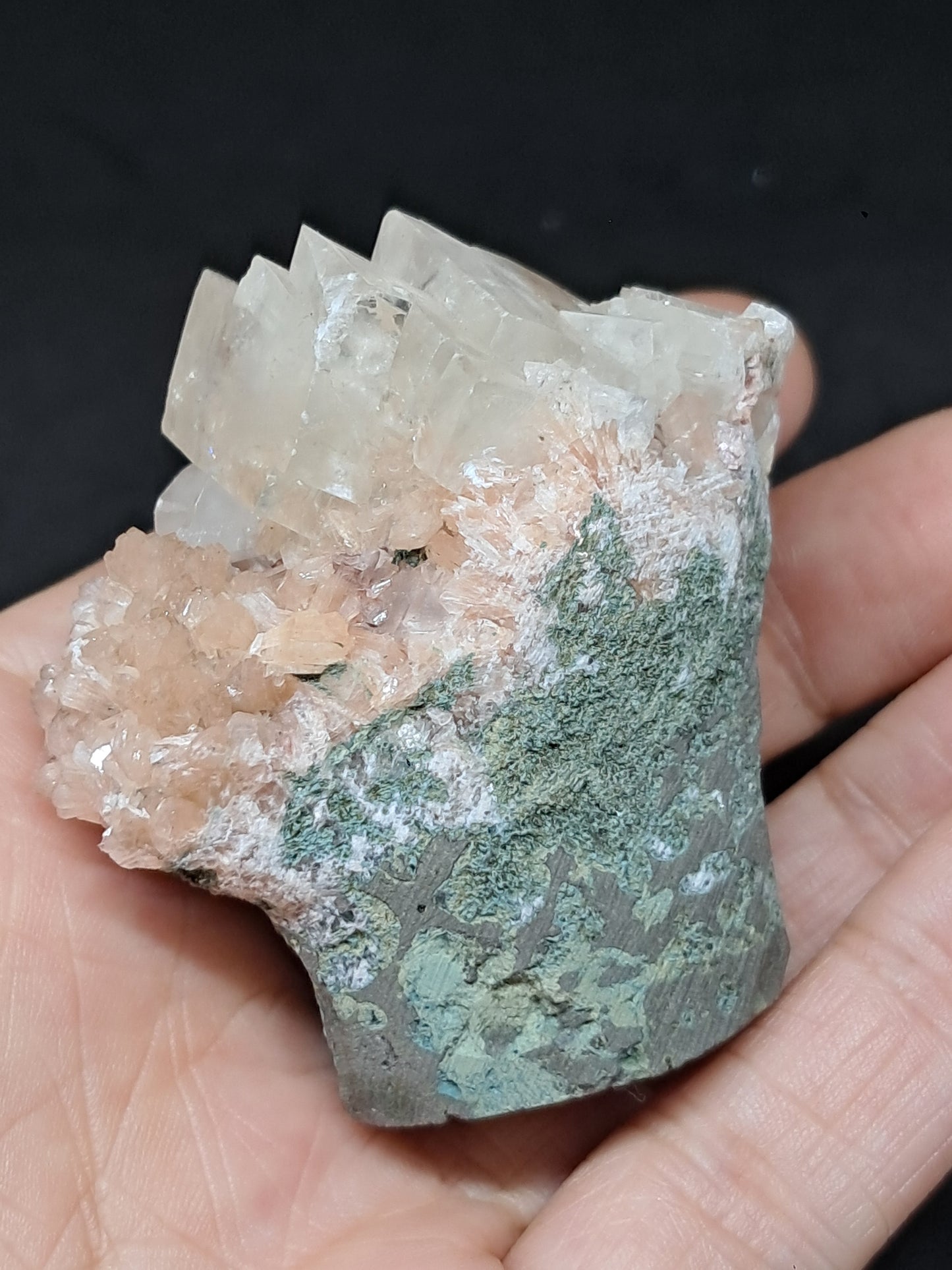 Calcita con estellerita en matriz de basalto (Ajanta) Cristal natural | Piedra en bruto | Muestra mineral #CA40