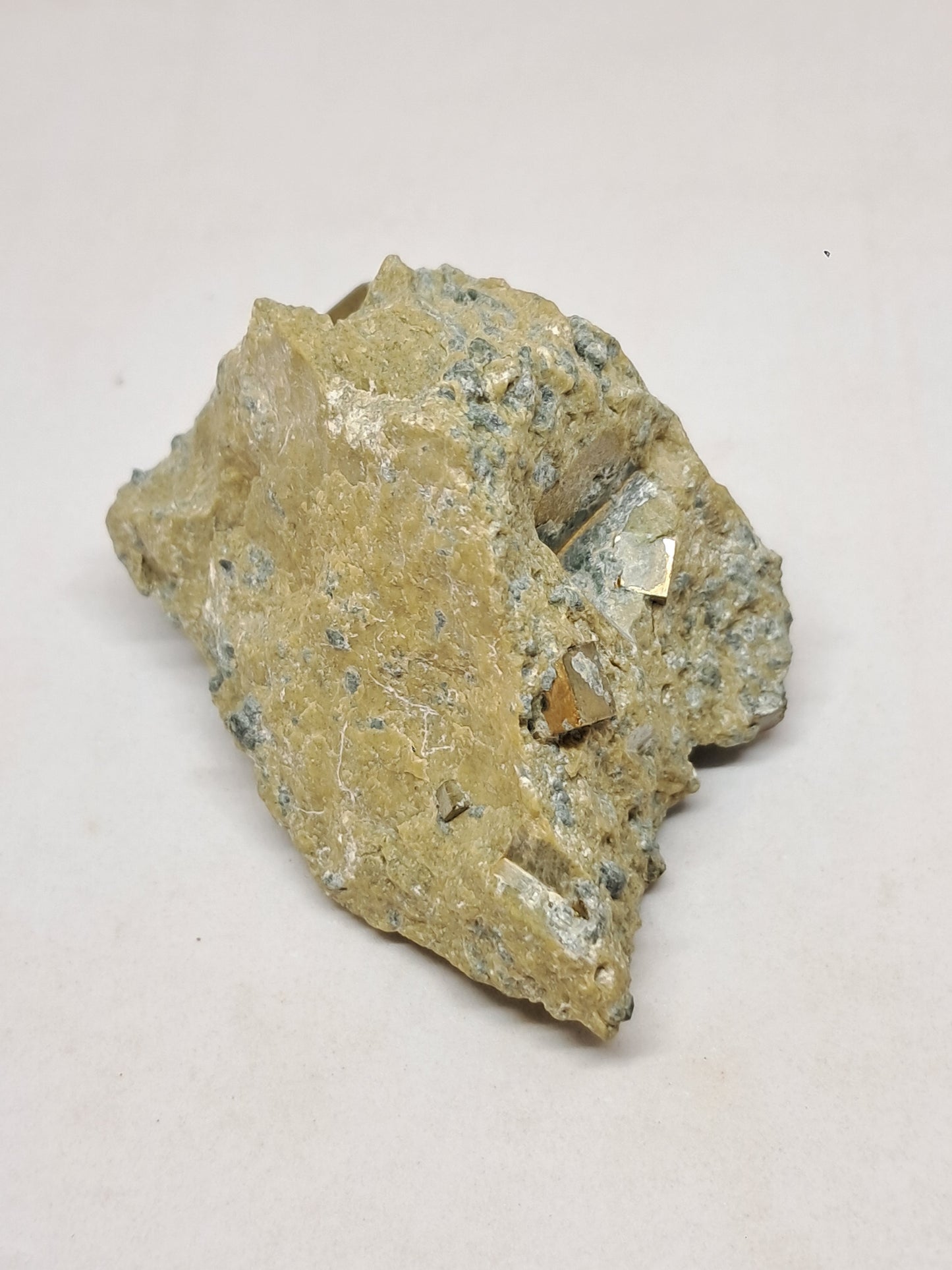Cubos de pirita en matriz (España) Cristal natural | Ejemplar mineral n.° PR15