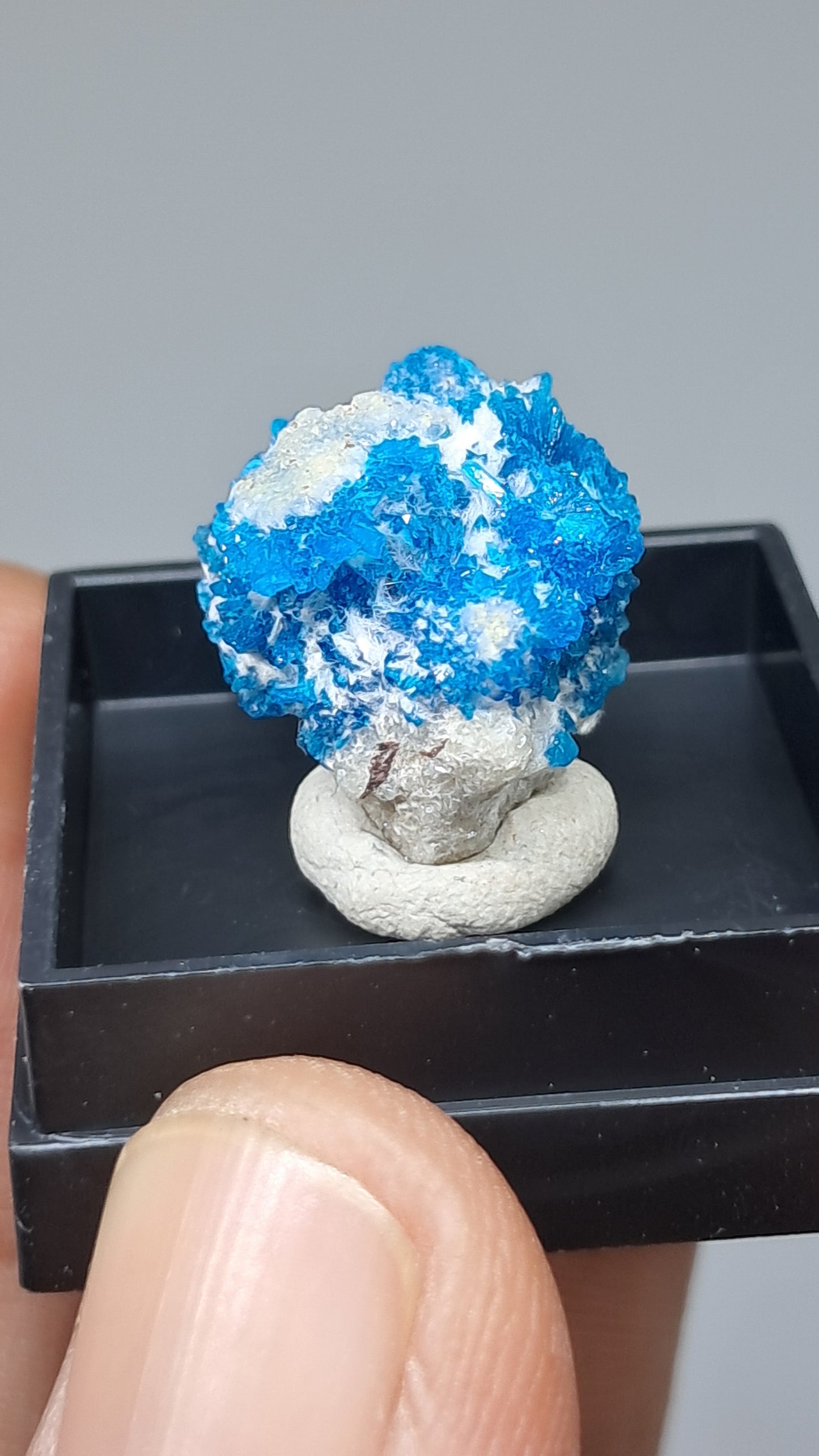 Pentagonita en Matriz de Heulandita (Wagholi) Cristal en Bruto | Piedra Natural | Raro Espécimen Mineral #CV72
