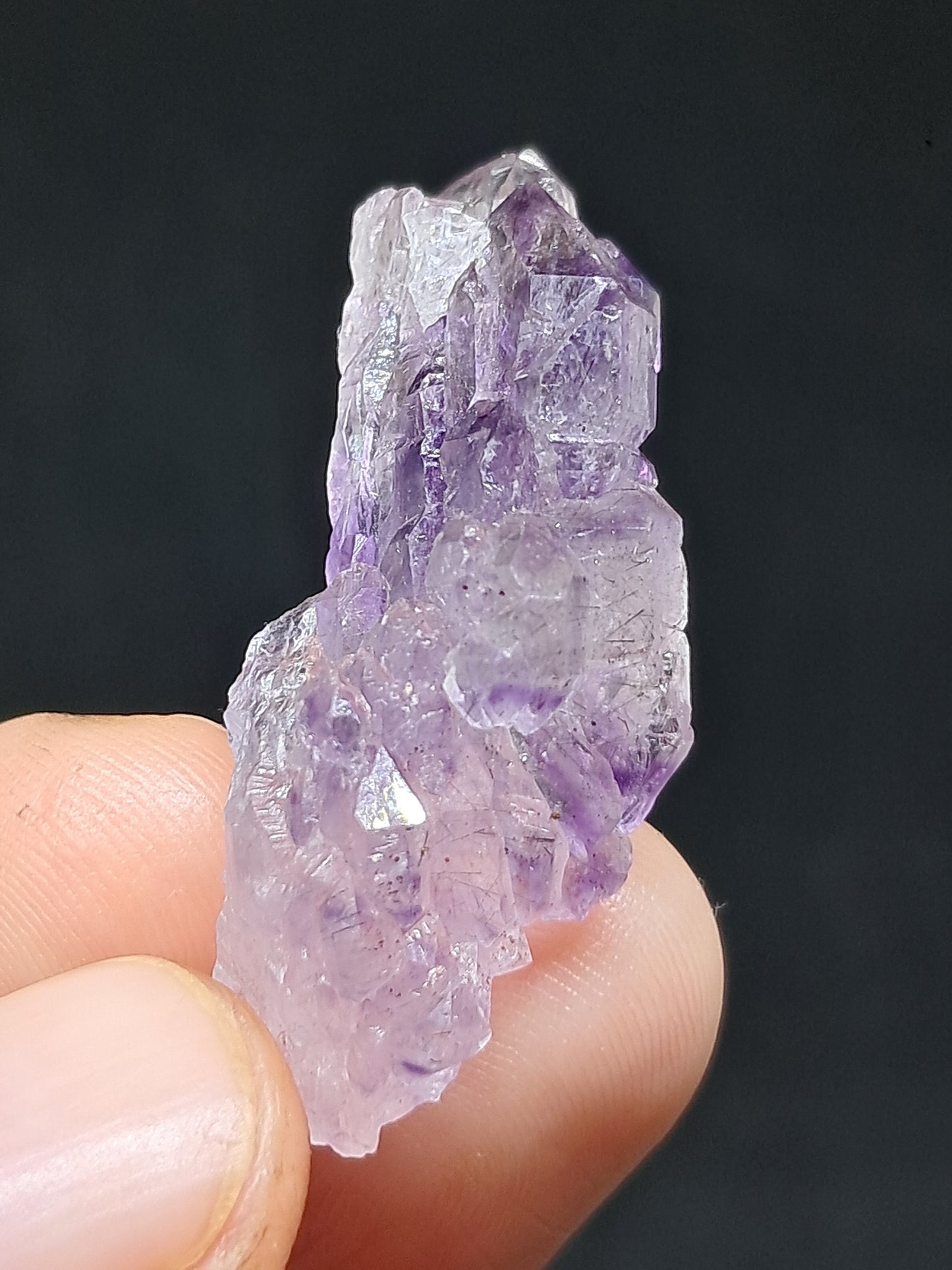 Amatista Elestial con inclusiones "Super Seven" (Karur) | Cristal en bruto | Piedra natural | Ejemplar mineral n.° KA138