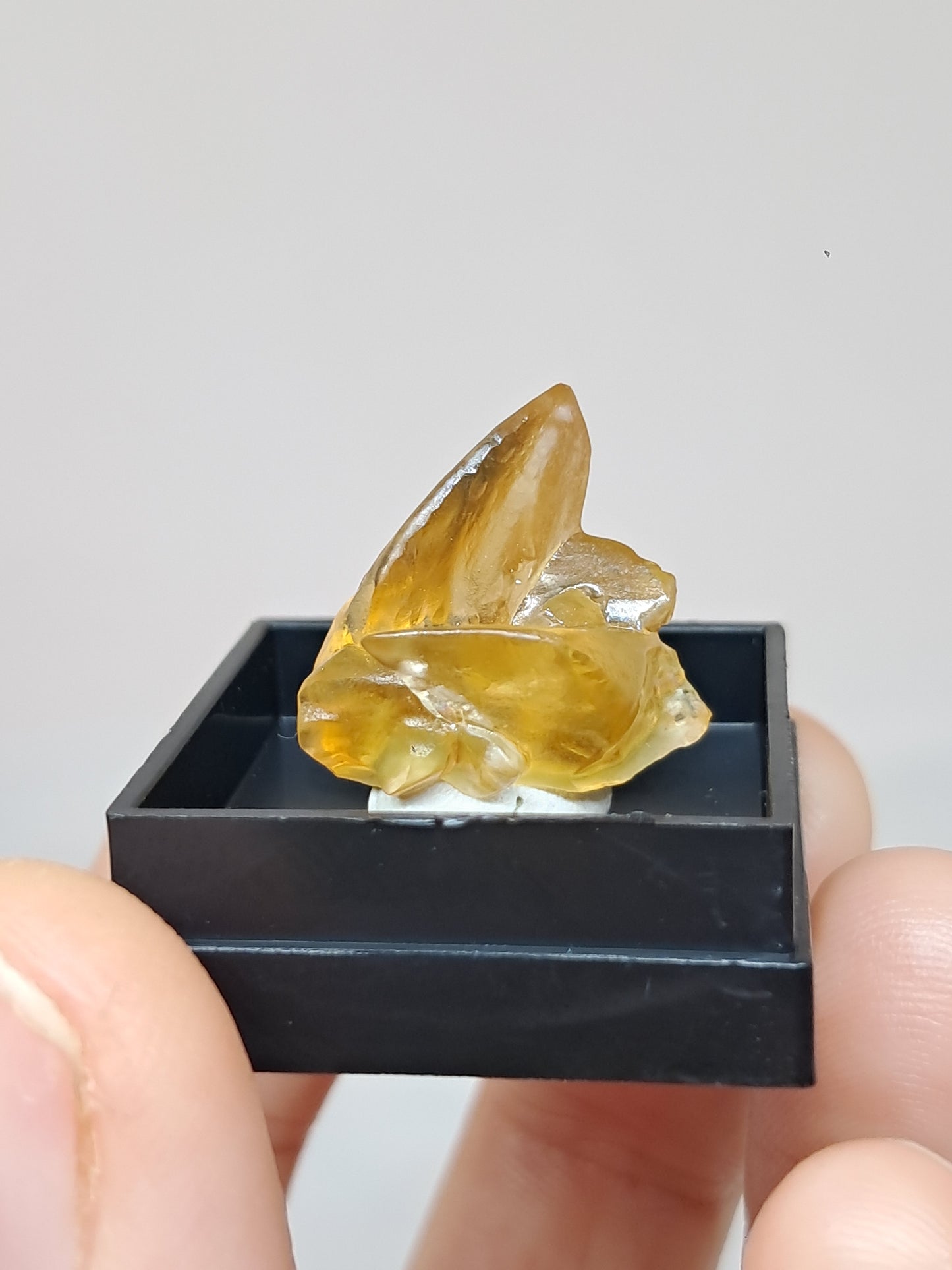 'Dog Tooth' Honey Calcite (Ahmednagar) UV Reactive Natural Crystal | Mineral Specimen #CA24