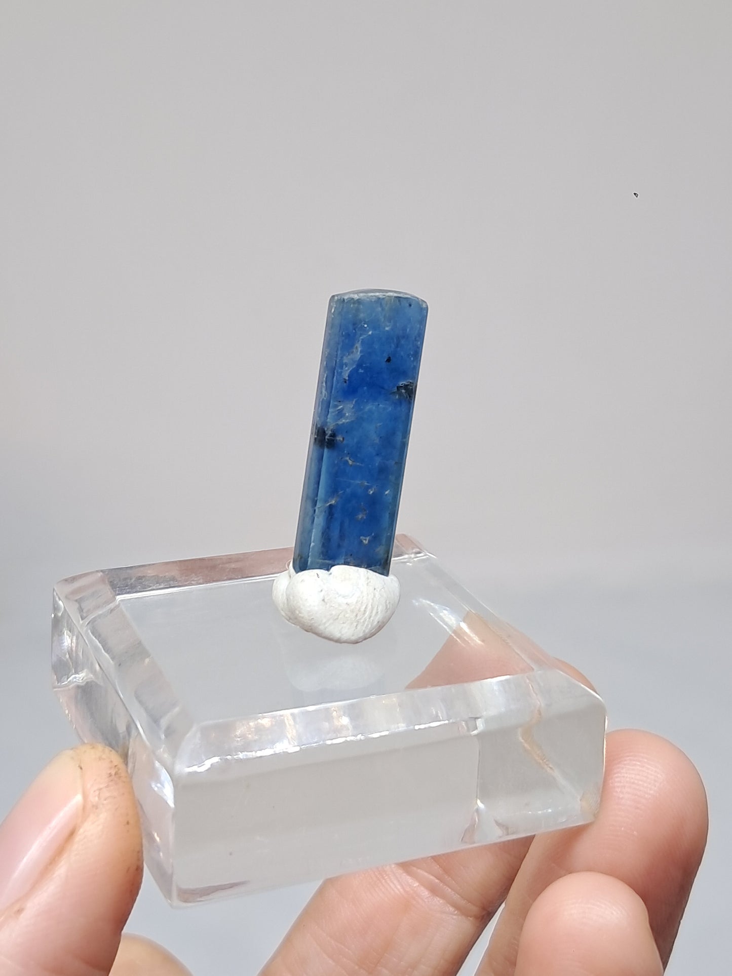 Cianita azul (Nepal) Cristal natural pulido n.° KY15