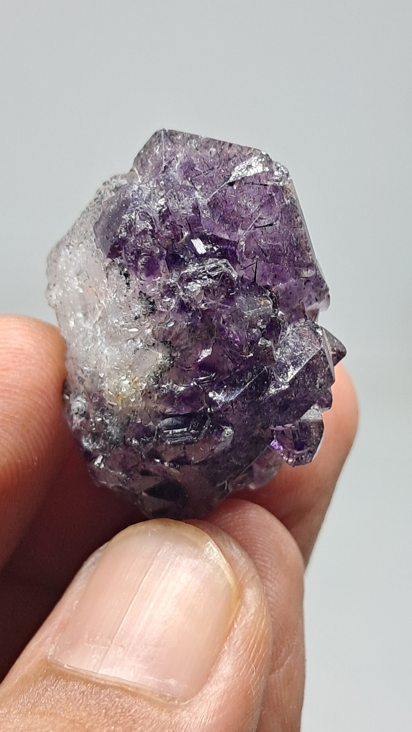 Amatista Elestial Morado Oscuro | Inclusiones de Hematita Goethita Rutilo | Cristal Natural | Espécimen Mineral #KA202
