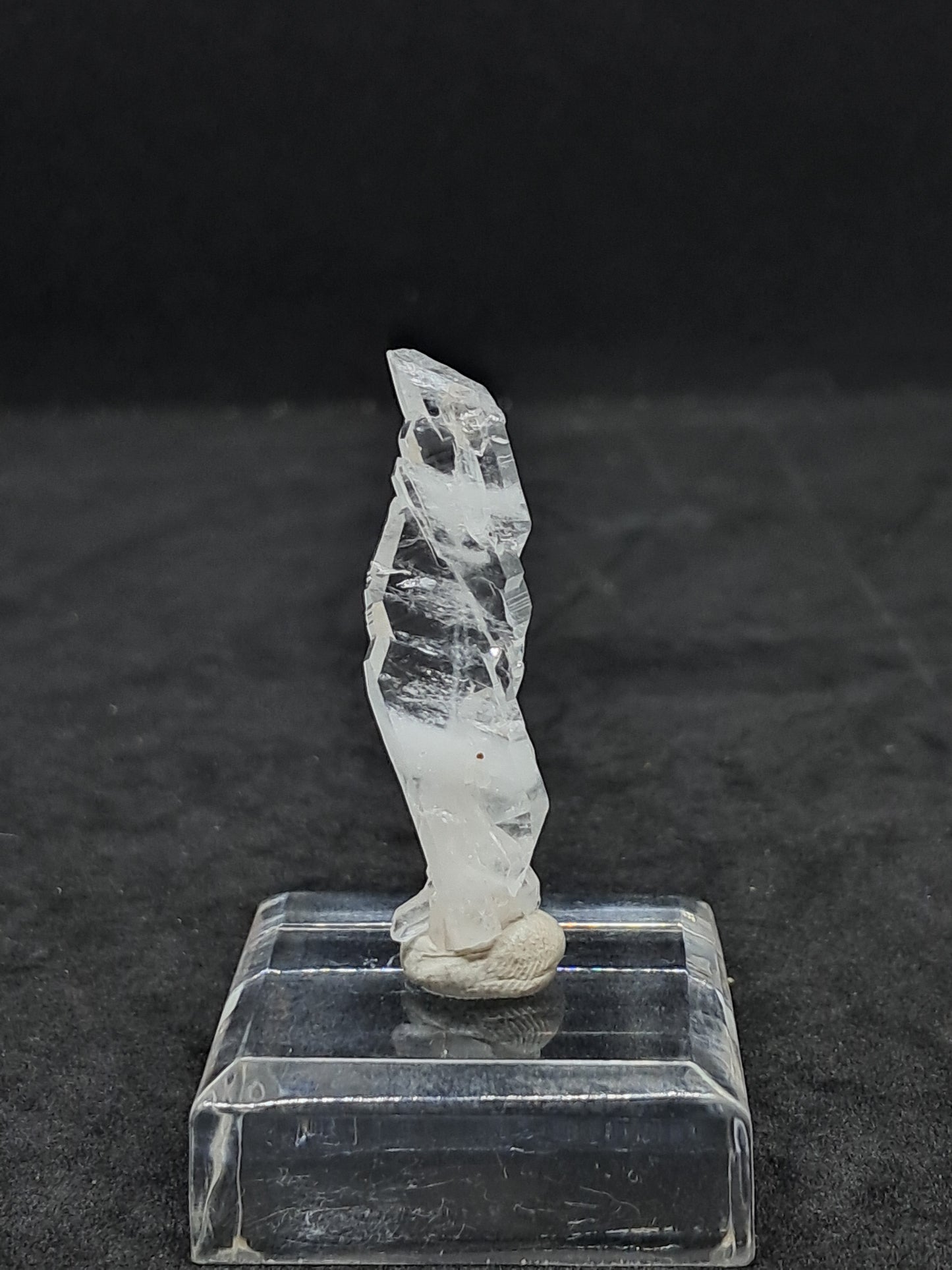Cristal de cuarzo transparente Faden (Santander, Colombia) Punta natural | Ejemplar mineral n.° COQ27