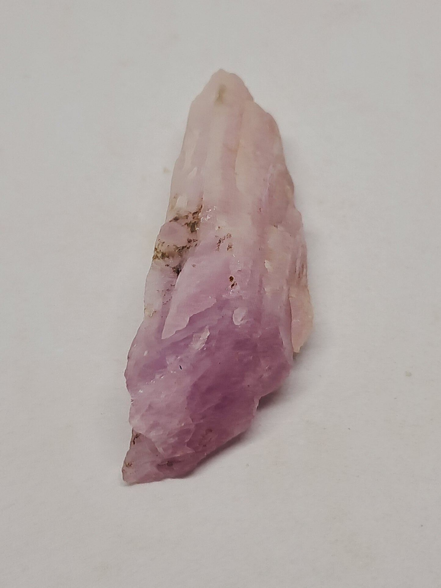 Cristal de kunzita en bruto (Madagascar), piedra natural en bruto | Espécimen de espodumena n.° KZ3